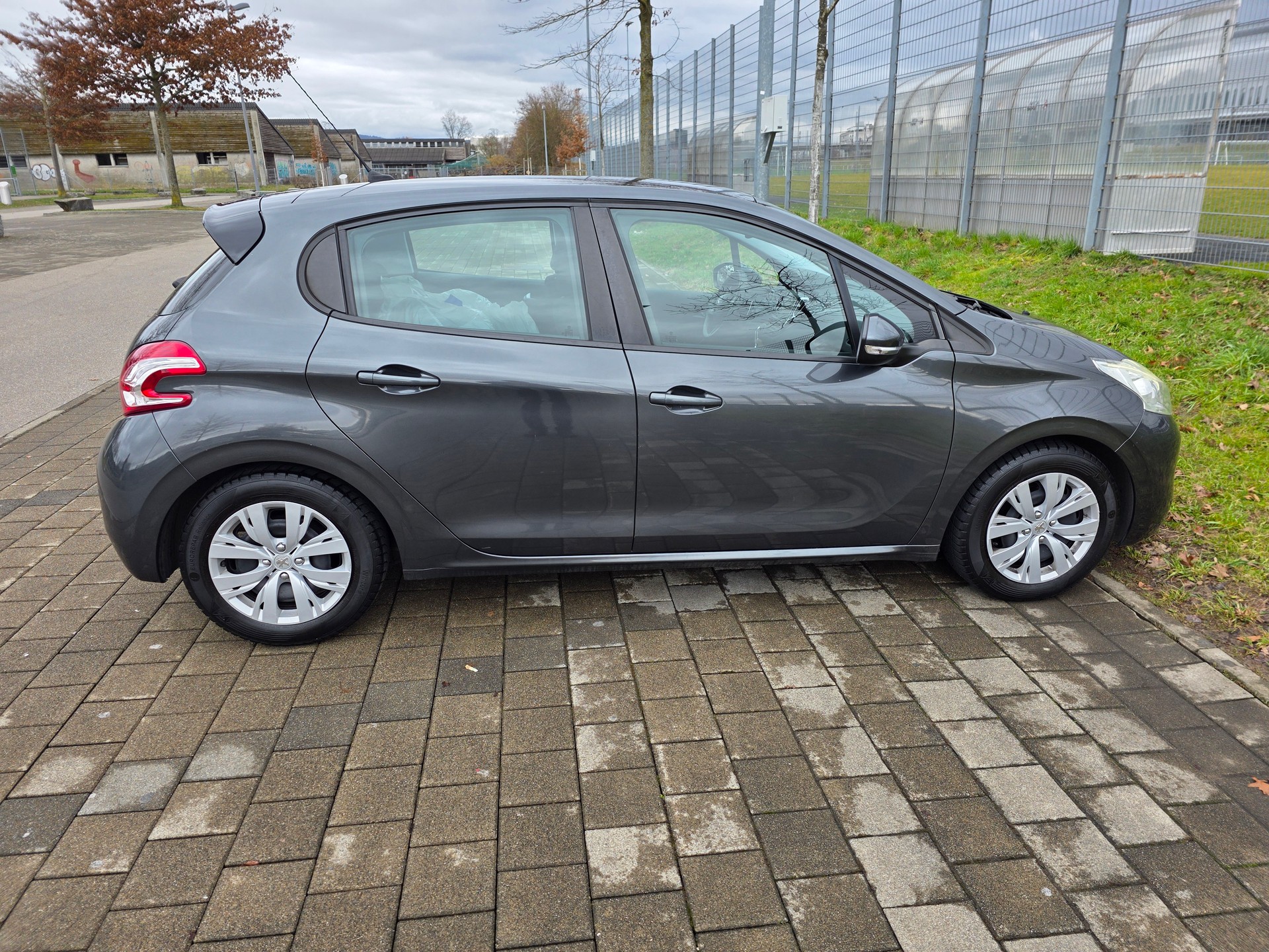 PEUGEOT 208 1.2 PureTech Active ETG5-showroom-element-3