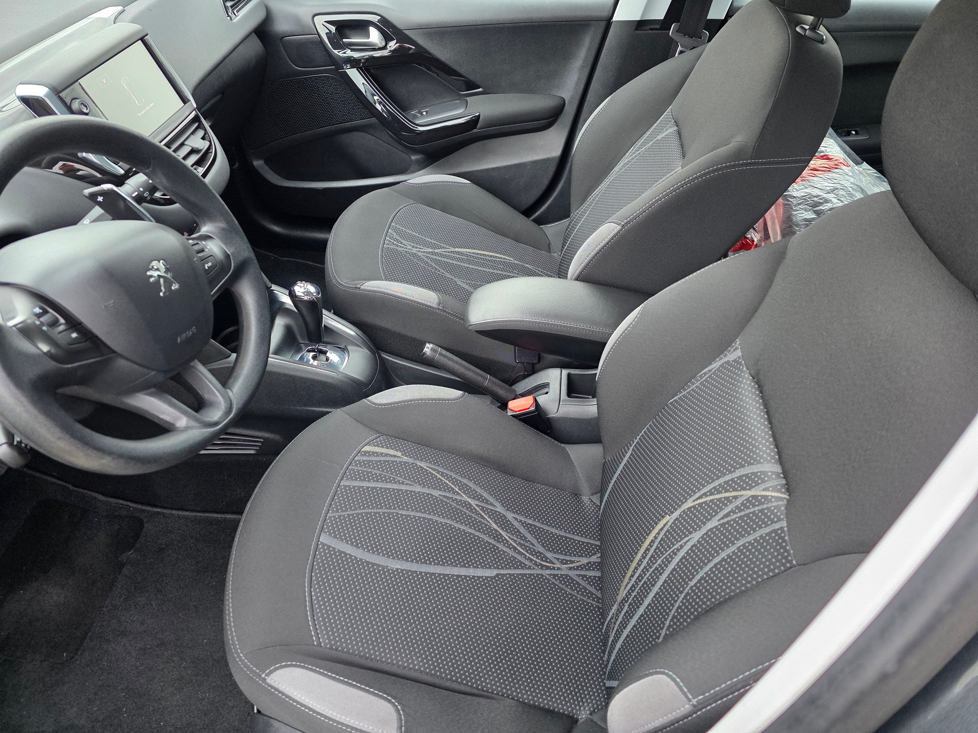 PEUGEOT 208 1.2 PureTech Active ETG5-image-14