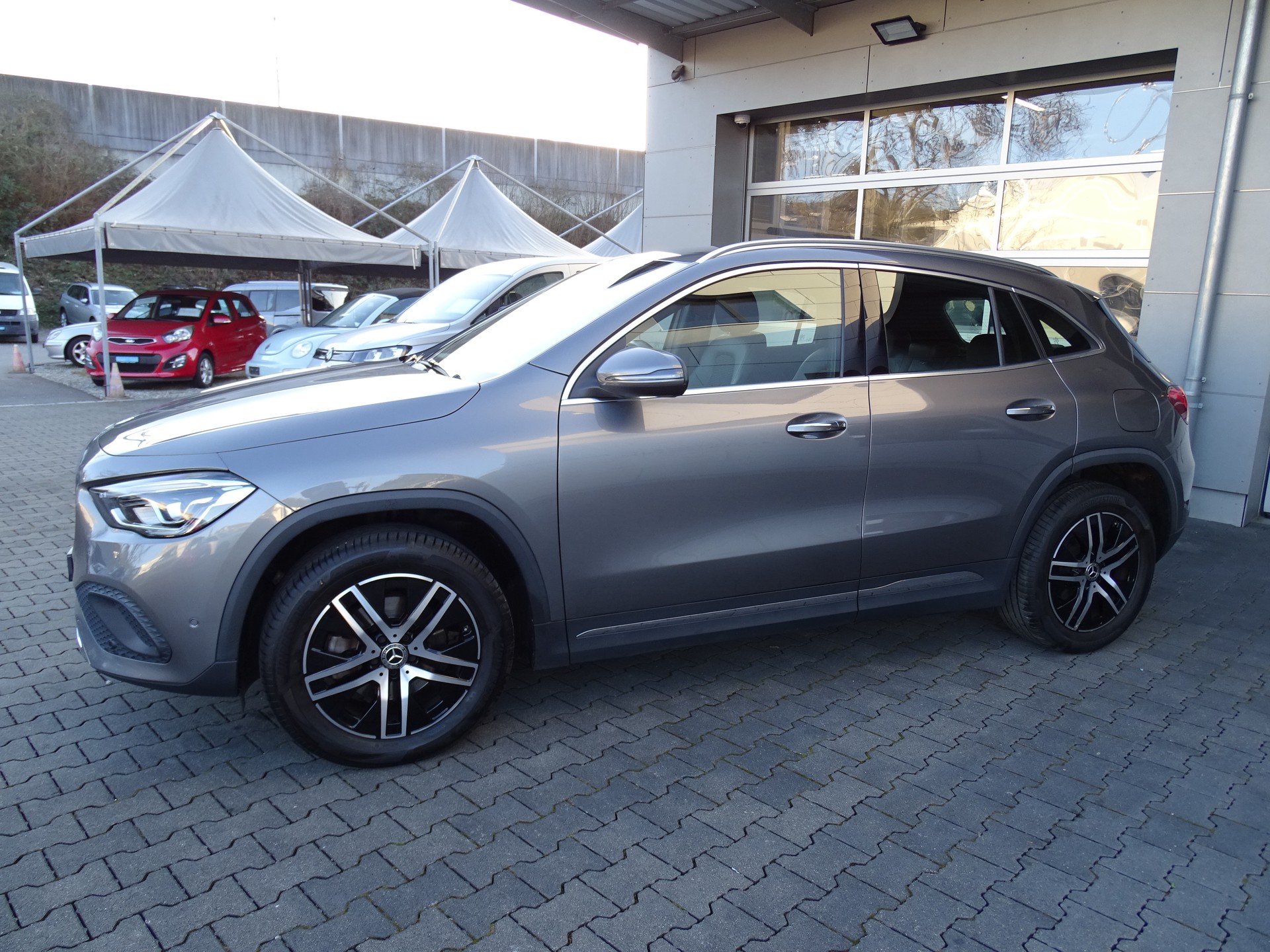 MERCEDES-BENZ GLA 200 Progressive 7G-DCT-image-15