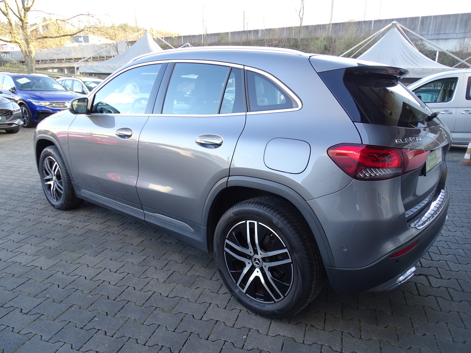 MERCEDES-BENZ GLA 200 Progressive 7G-DCT-image-11