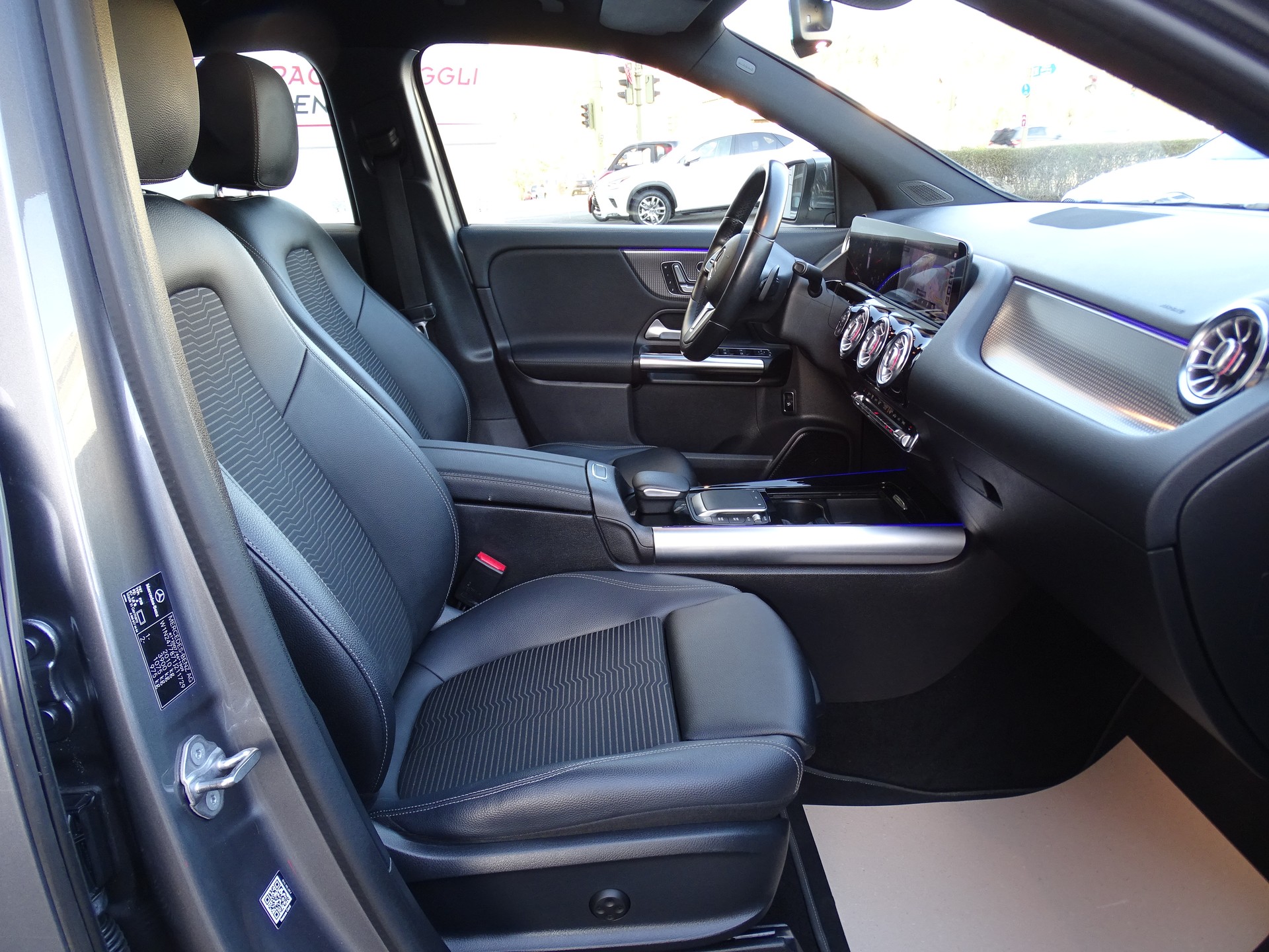 MERCEDES-BENZ GLA 200 Progressive 7G-DCT-image-20