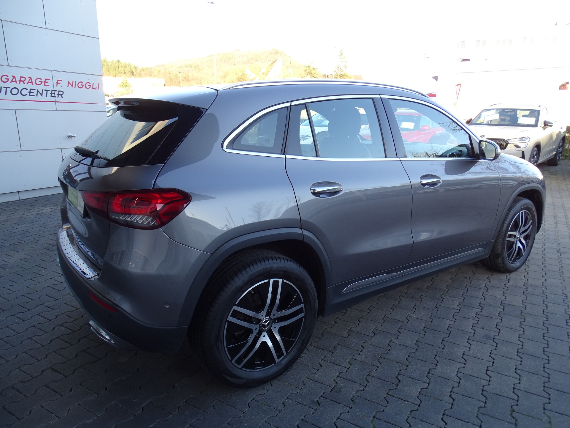 MERCEDES-BENZ GLA 200 Progressive 7G-DCT-image-6