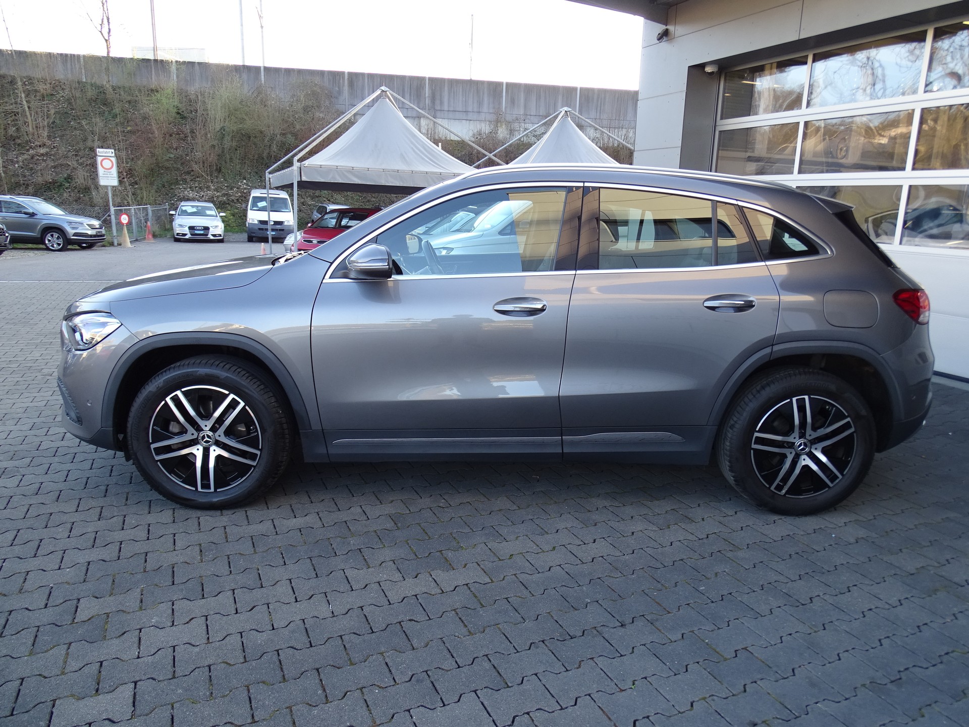 MERCEDES-BENZ GLA 200 Progressive 7G-DCT-image-14