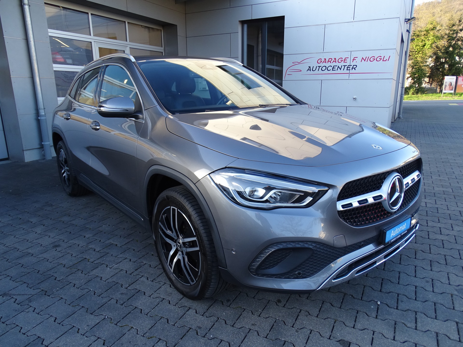 MERCEDES-BENZ GLA 200 Progressive 7G-DCT