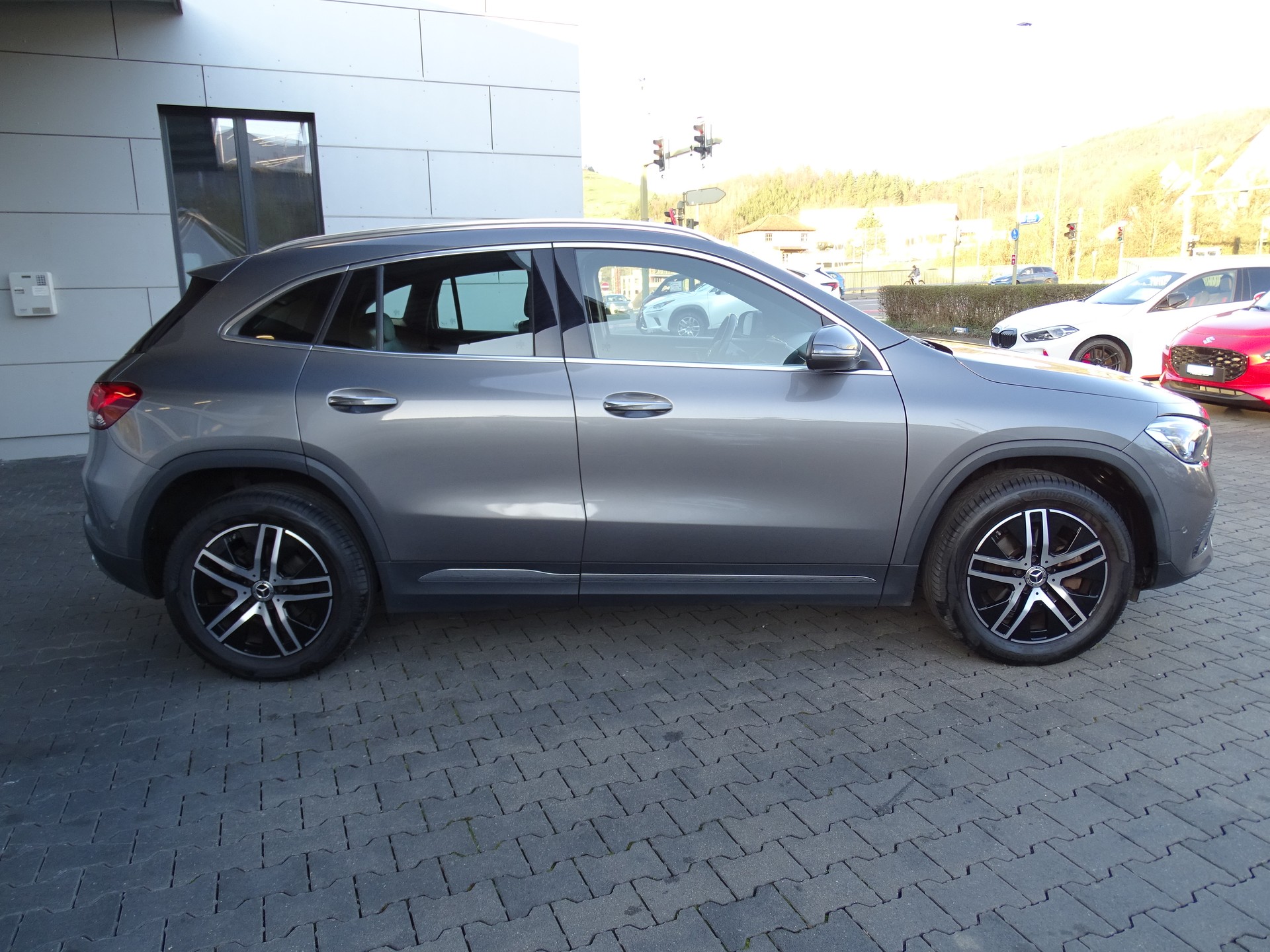 MERCEDES-BENZ GLA 200 Progressive 7G-DCT-image-4