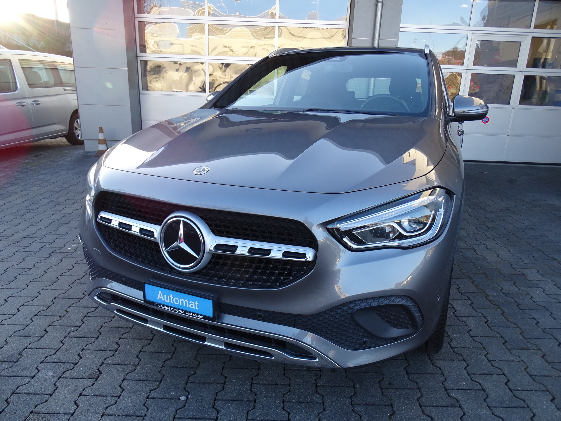 MERCEDES-BENZ GLA 200 Progressive 7G-DCT-image-18