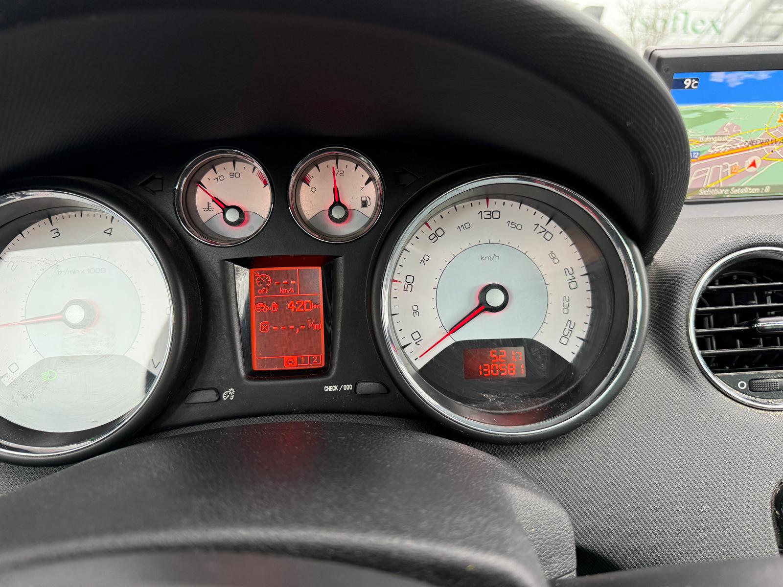 PEUGEOT 308 SW 1.6 16V Turbo Allure-image-9