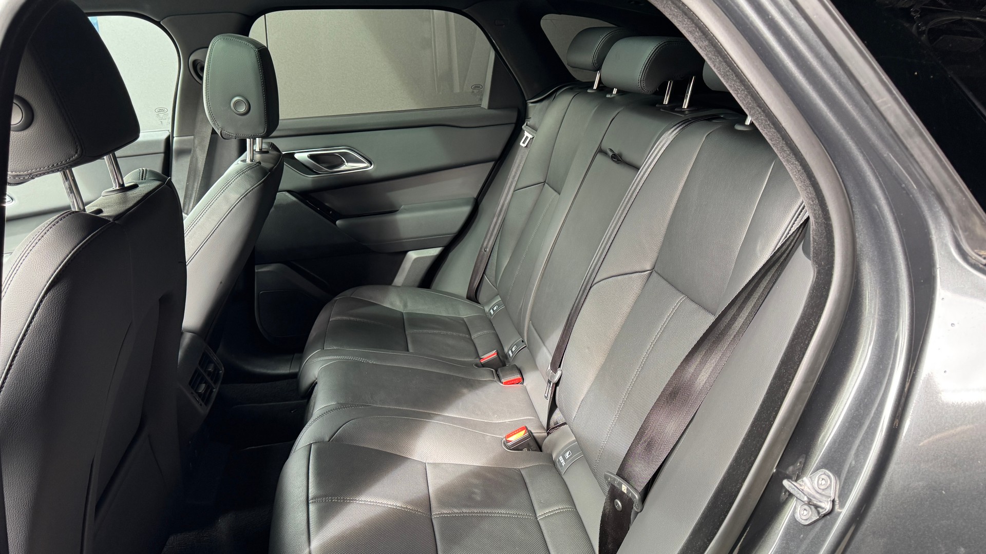 LAND ROVER Range Rover Velar Dynamic SE D 300 I6 MHEV Automatic-image-8