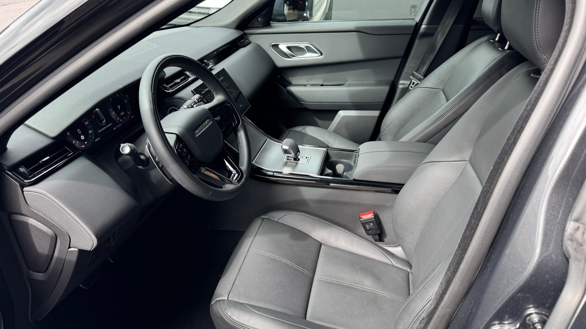 LAND ROVER Range Rover Velar Dynamic SE D 300 I6 MHEV Automatic-image-6