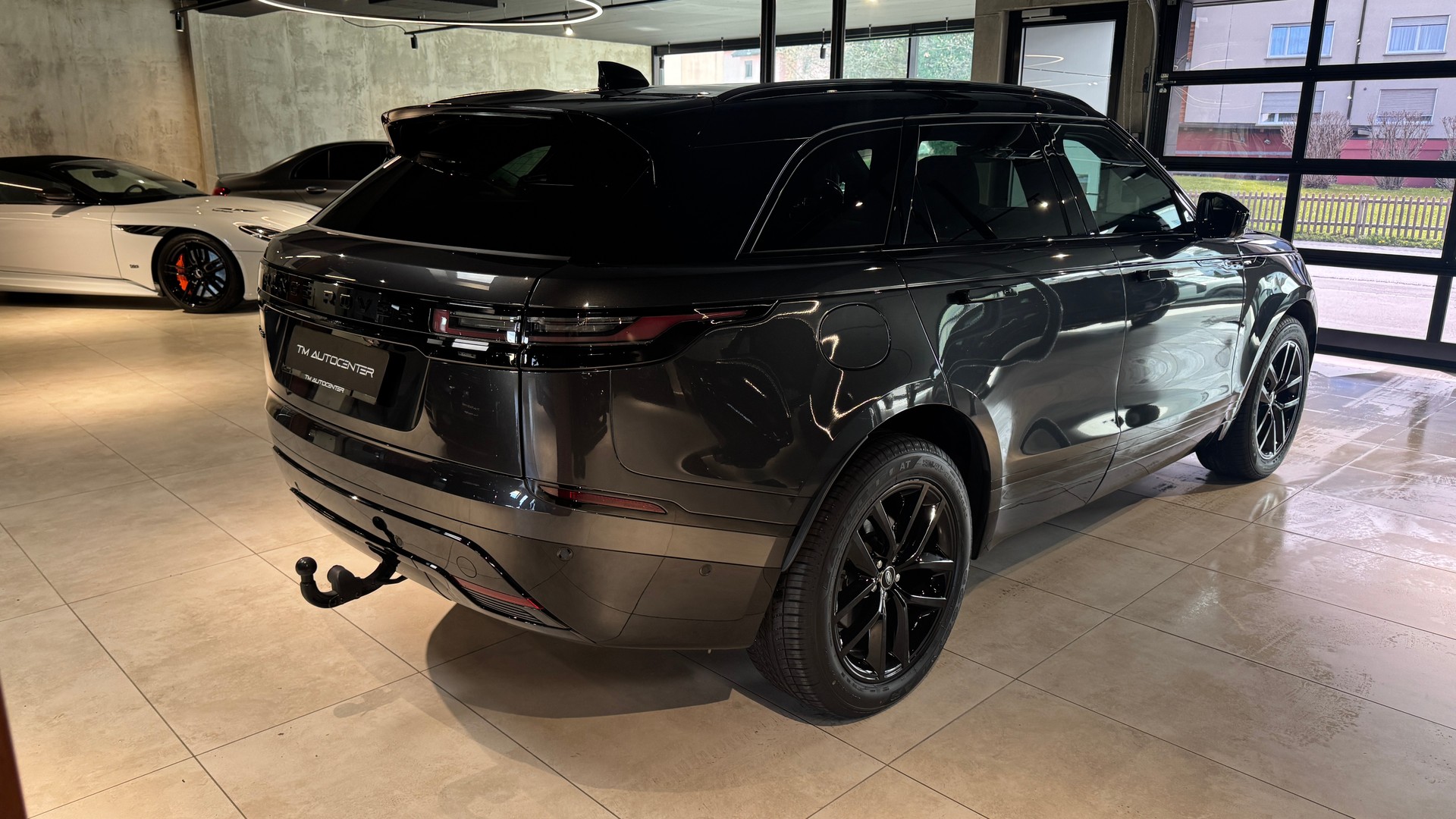 LAND ROVER Range Rover Velar Dynamic SE D 300 I6 MHEV Automatic-image-2