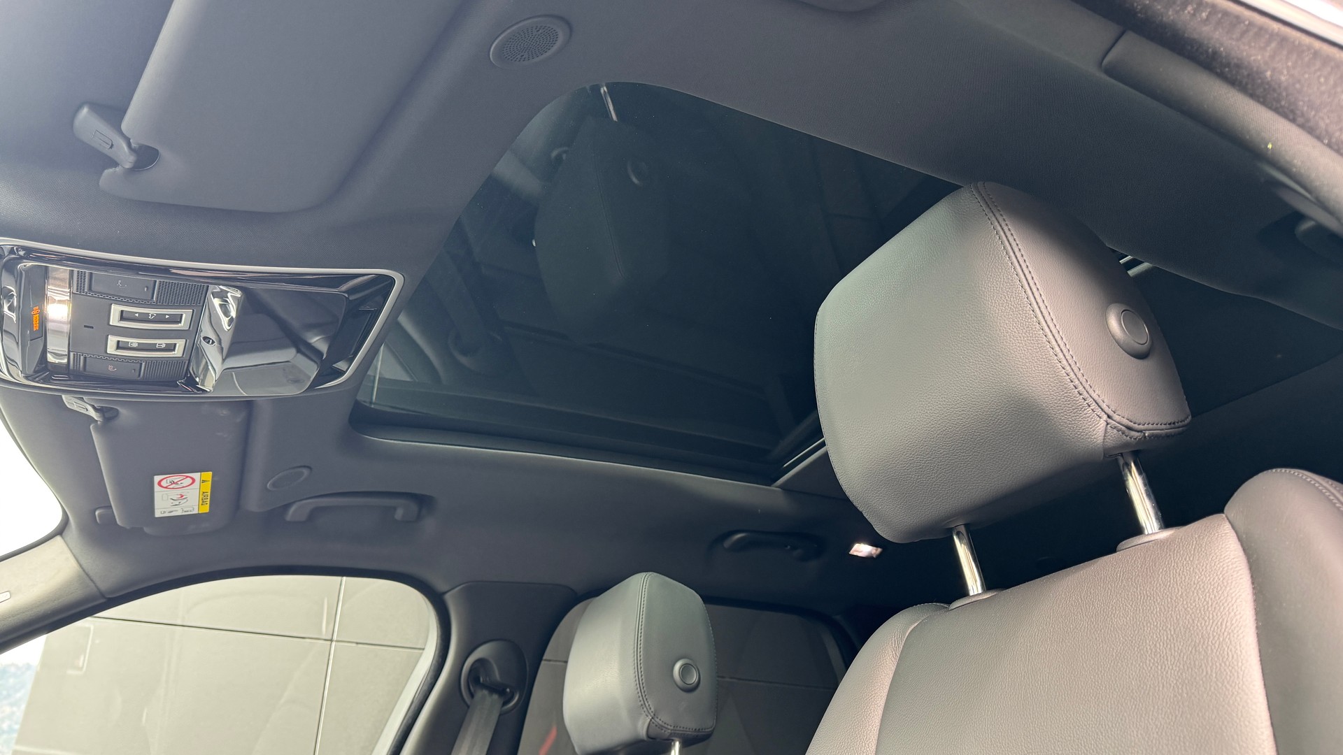 LAND ROVER Range Rover Velar Dynamic SE D 300 I6 MHEV Automatic-image-9