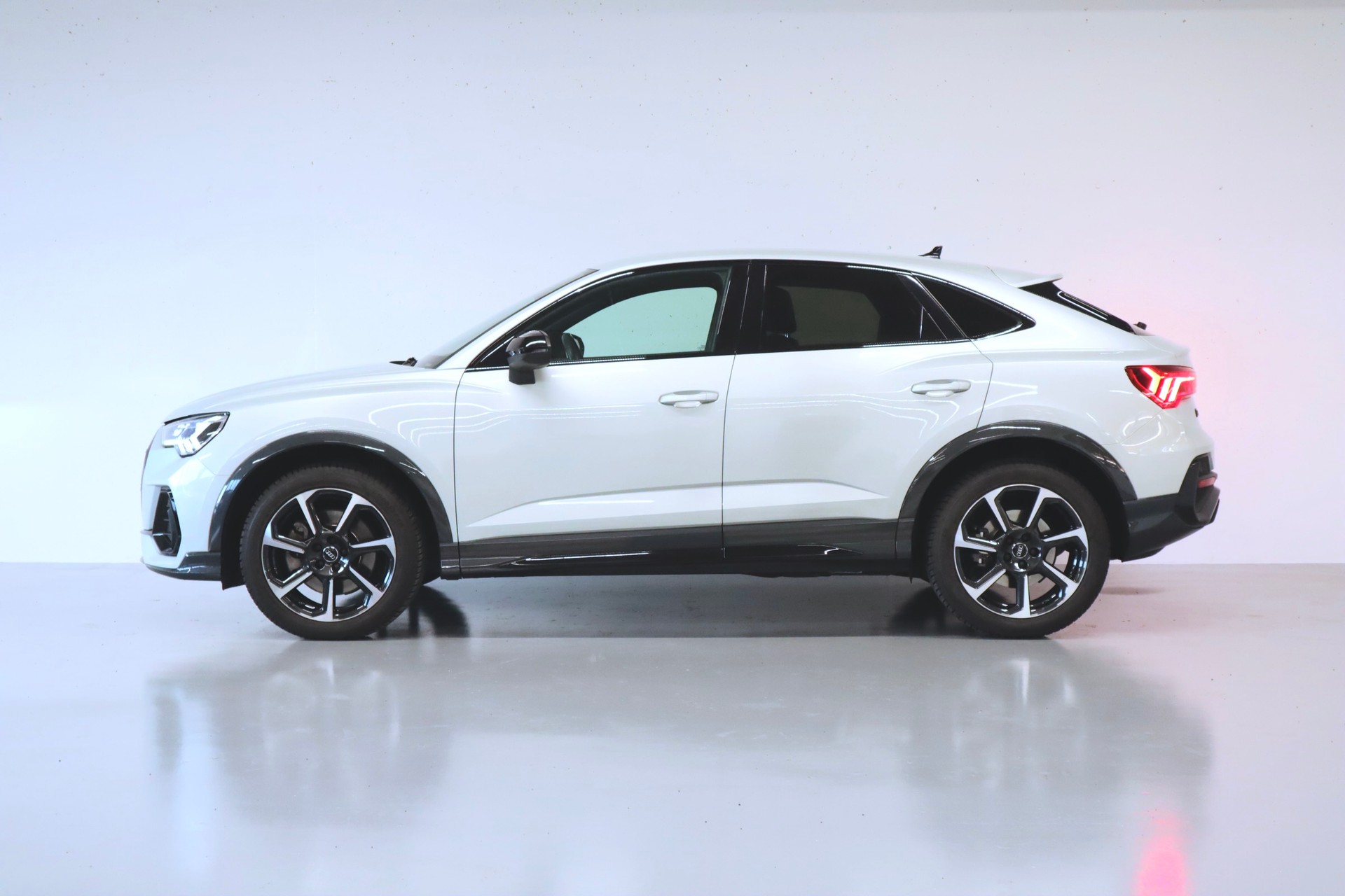 AUDI Q3 Sportback 45 TFSI S line quattro S-tronic | CH-Fzg-showroom-element-1