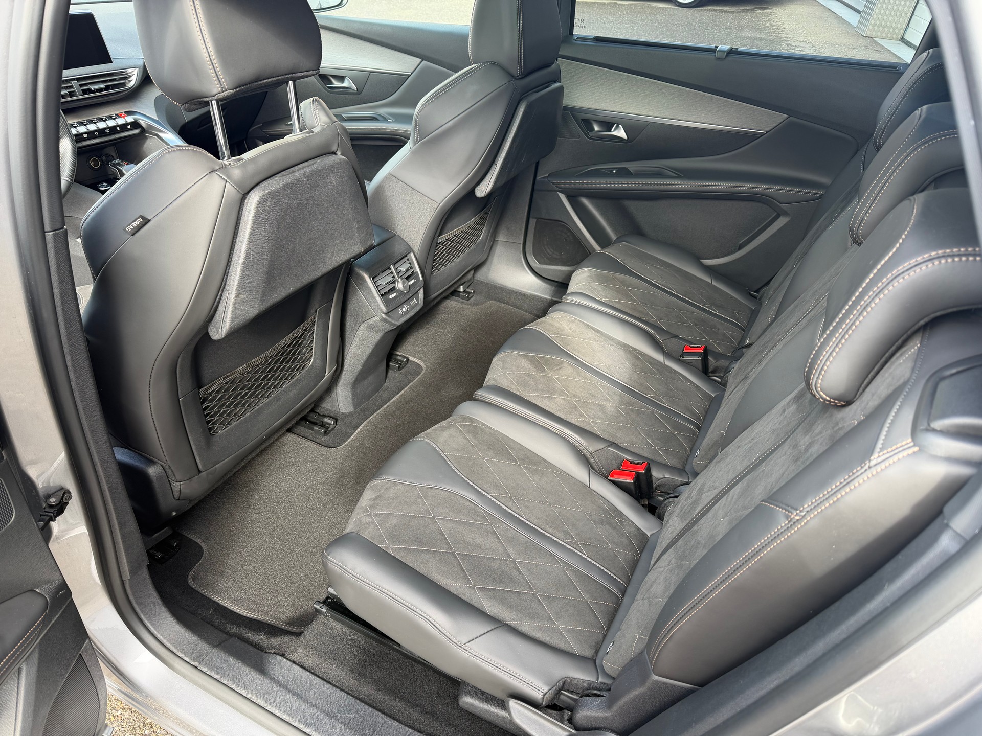 PEUGEOT 5008 2.0 BlueHDi GT EAT-image-6