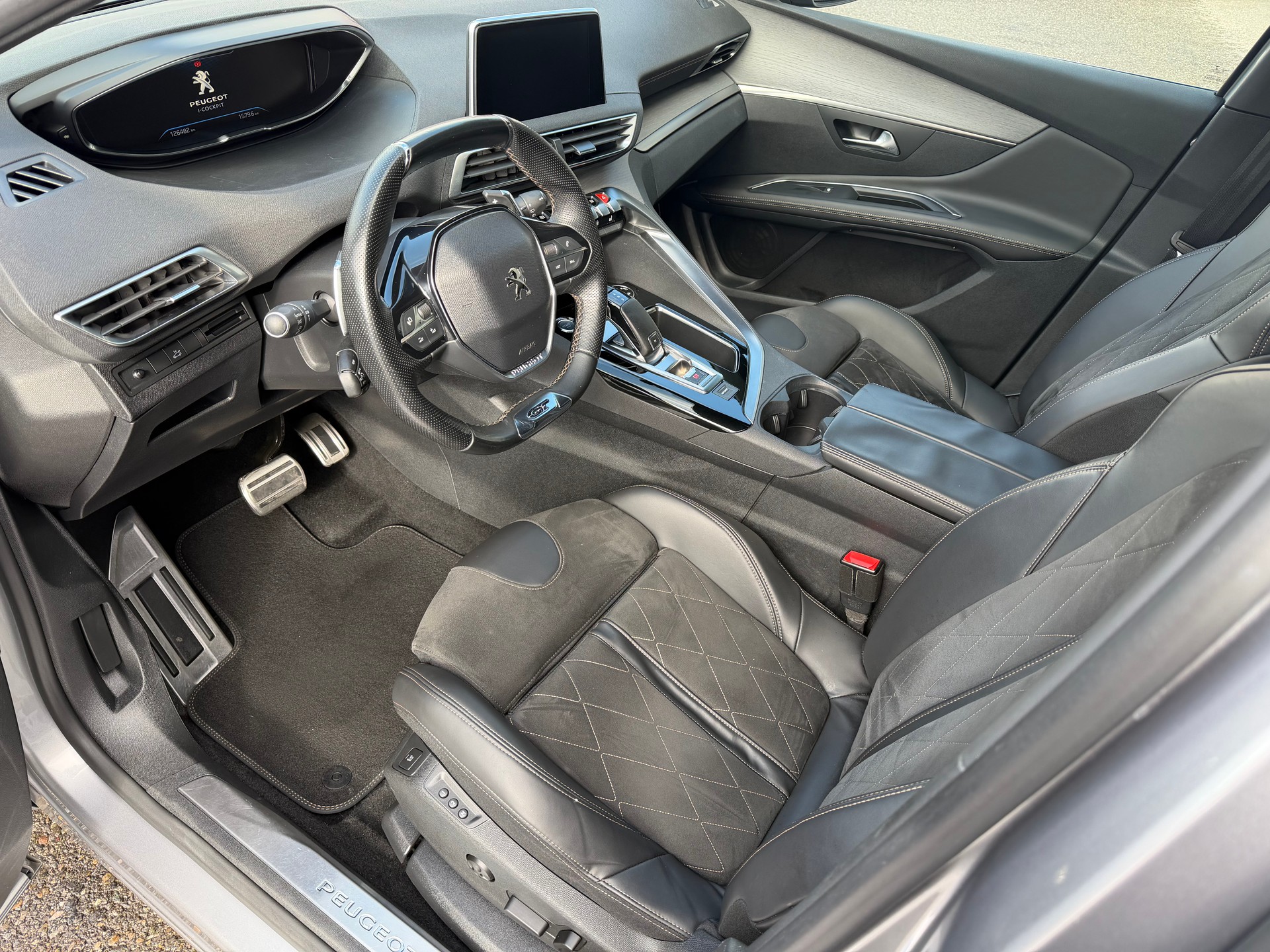 PEUGEOT 5008 2.0 BlueHDi GT EAT-image-4