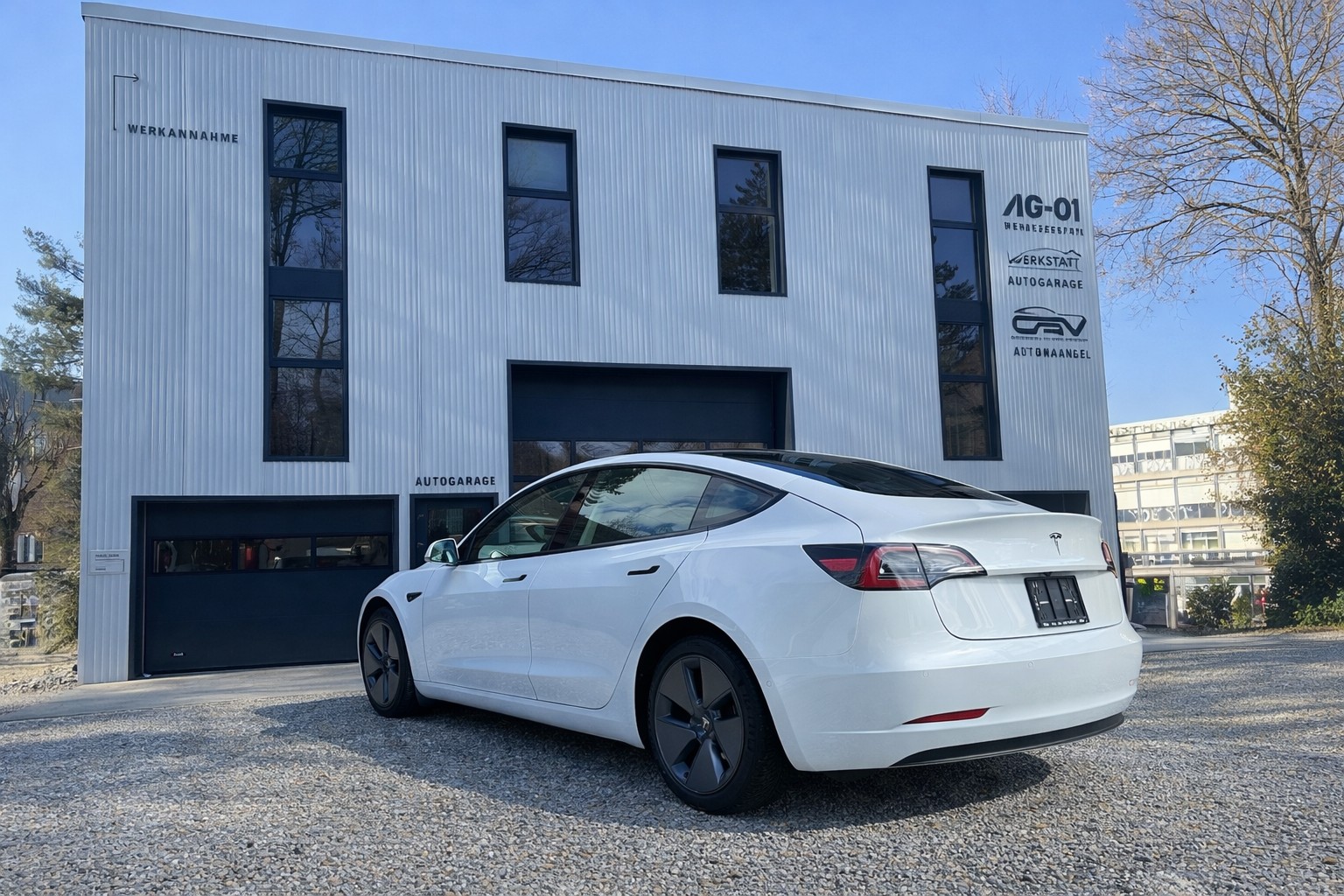 TESLA Model 3-image-3