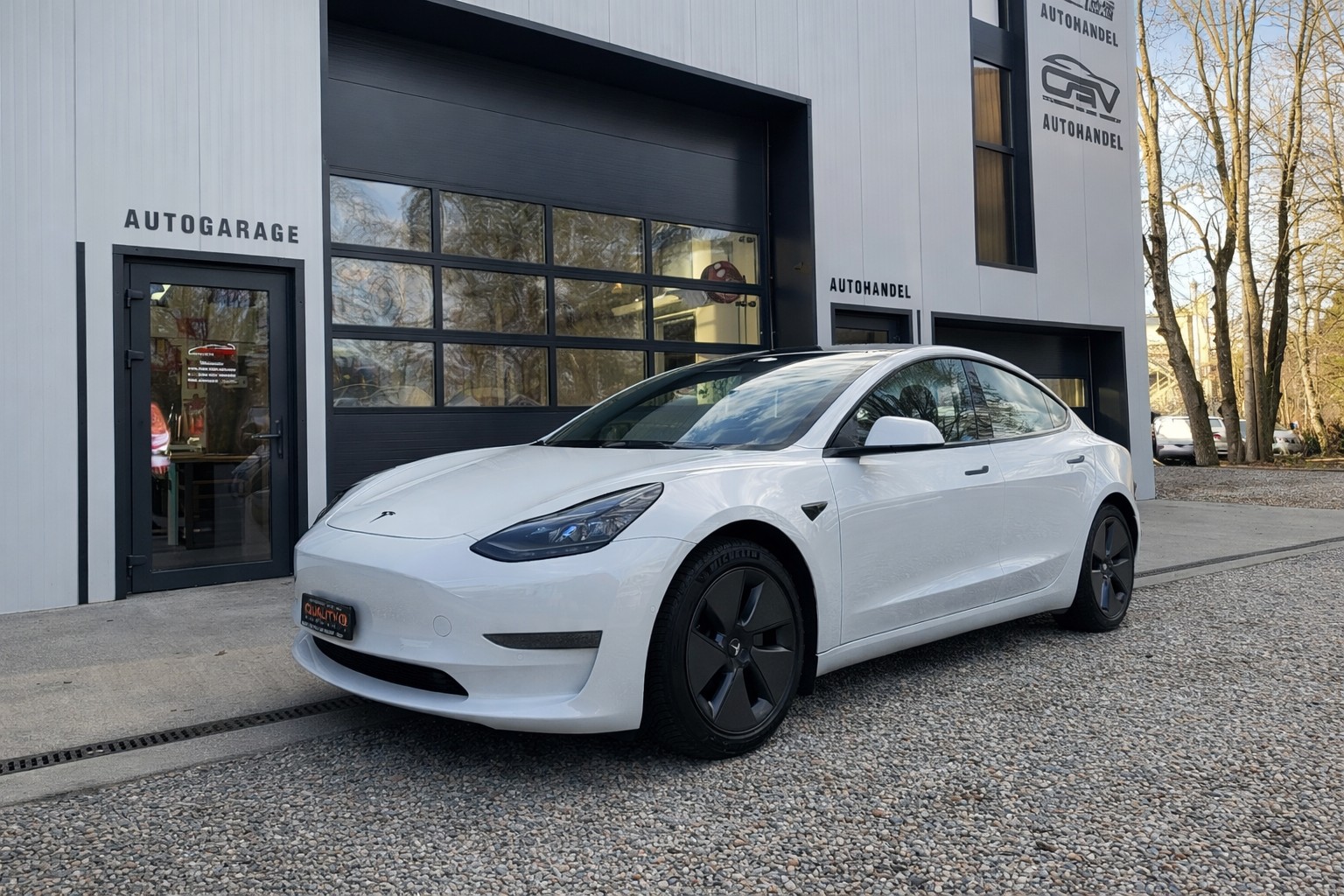 TESLA Model 3-image-1