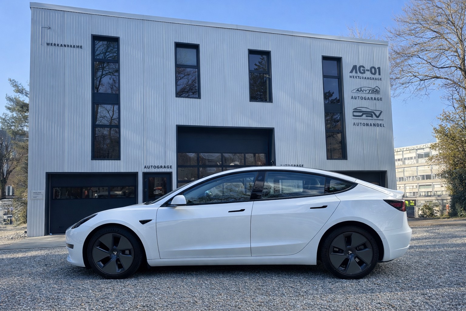 TESLA Model 3-image-2