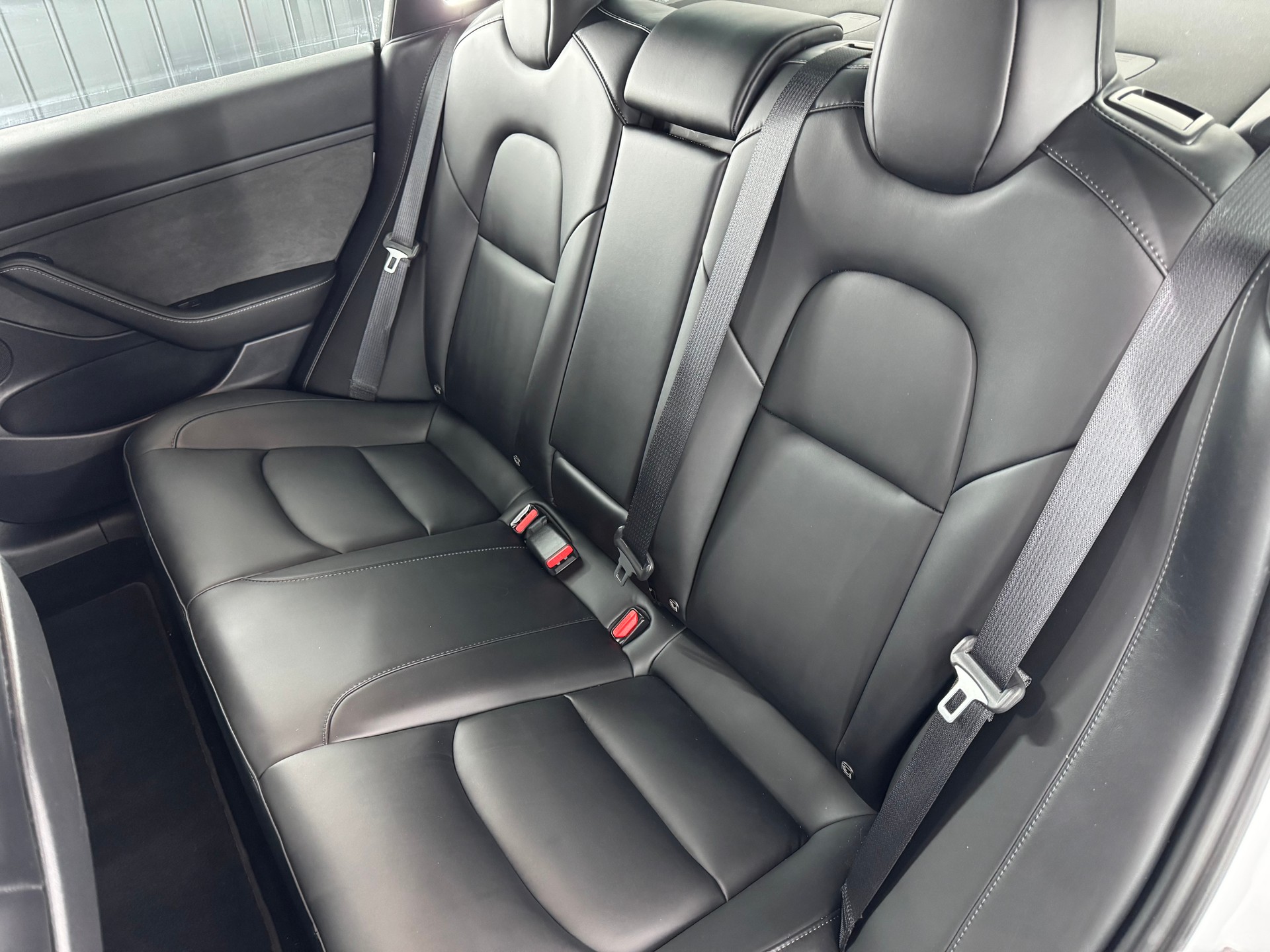 TESLA Model 3-image-7