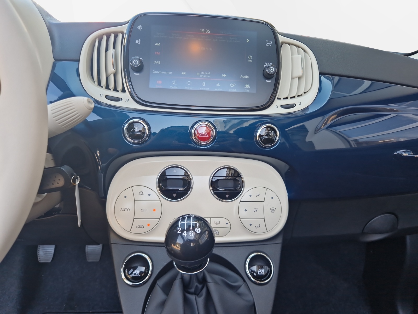 FIAT 500 C 1.0 Hybrid Lounge-image-10