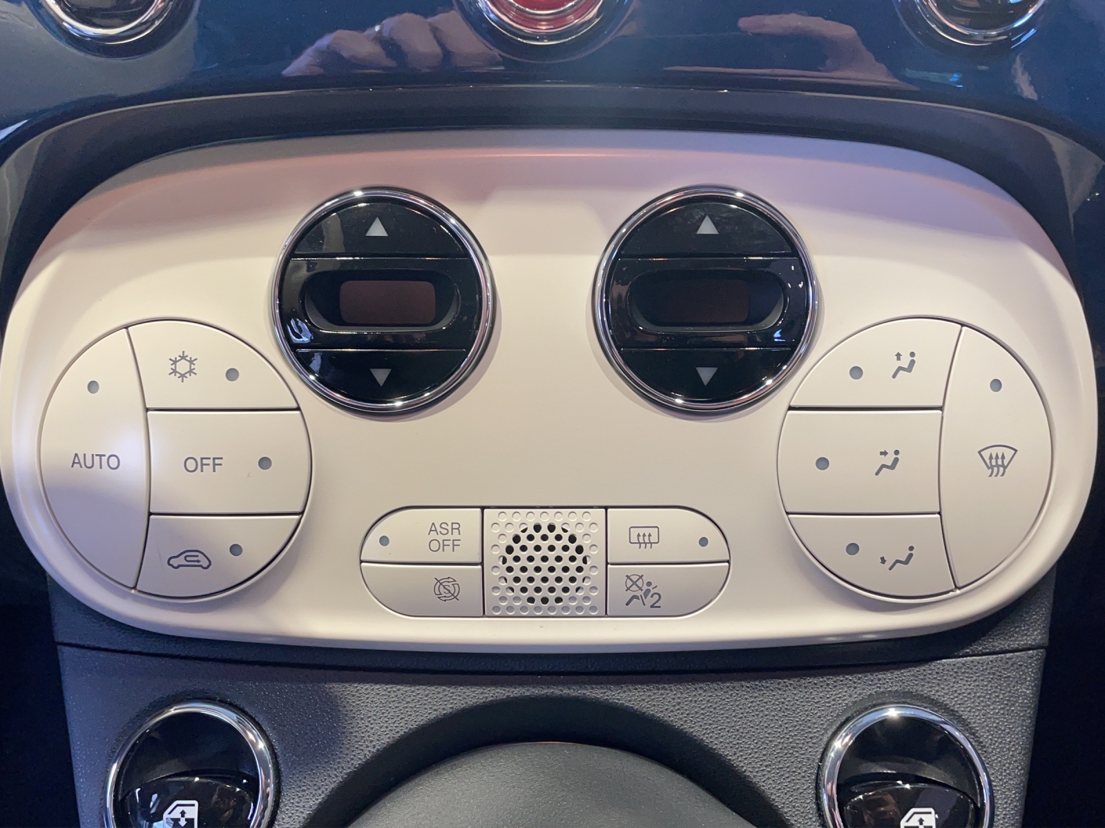 FIAT 500 C 1.0 Hybrid Lounge-image-11