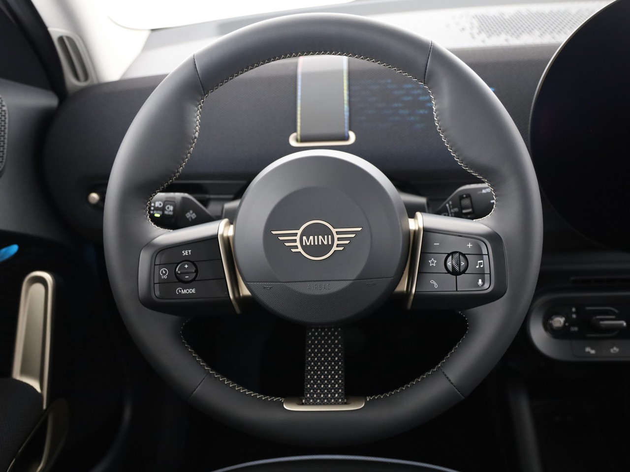 MINI Aceman E-image-15