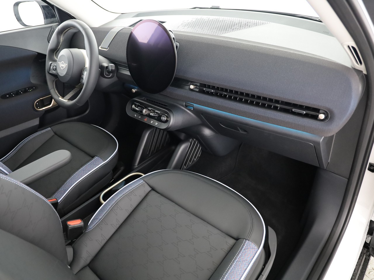 MINI Aceman E-image-13