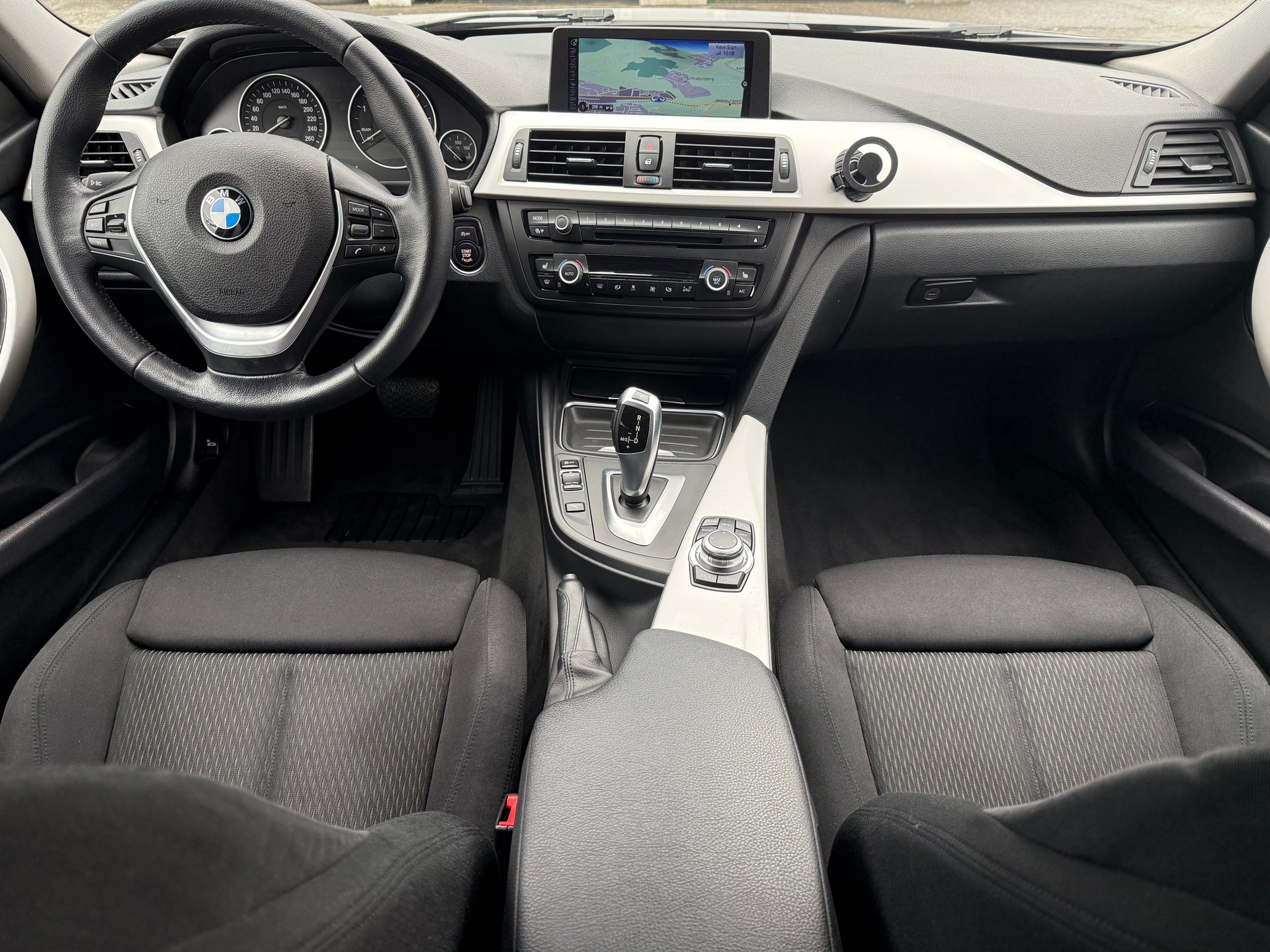 BMW 320d Touring Steptronic-image-13