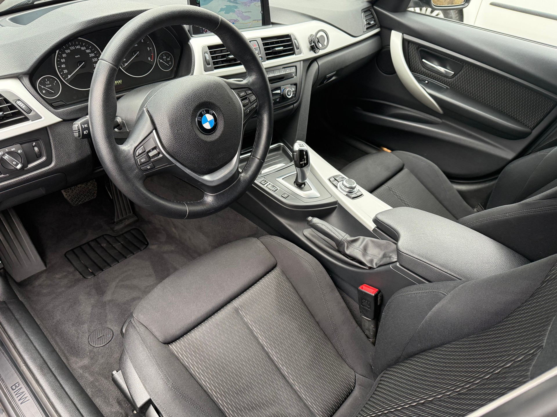 BMW 320d Touring Steptronic-image-9