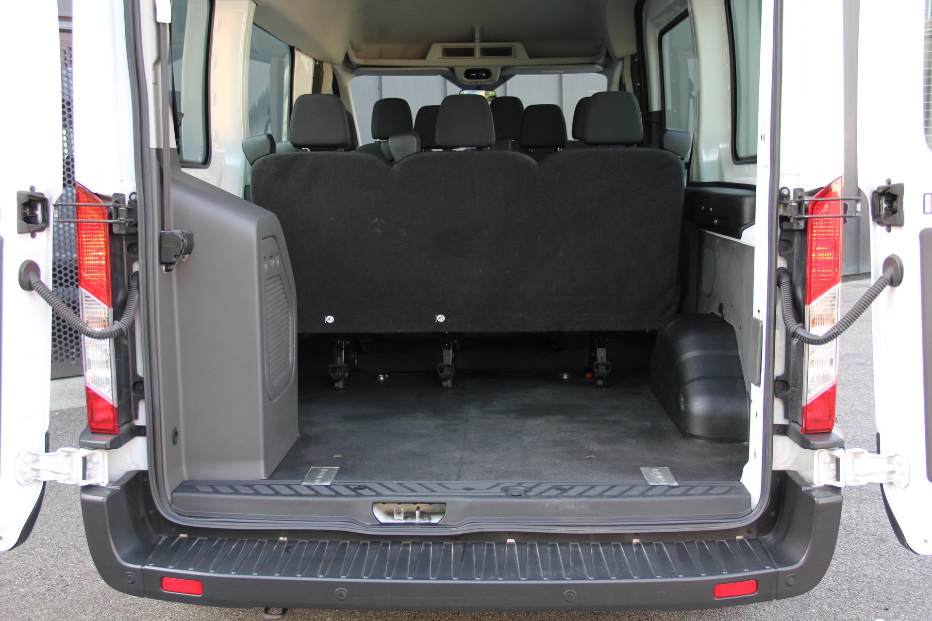 FORD Transit BUS **9-SITZE** SCHULBUS **ROLLSTUHL-GURT**-image-13