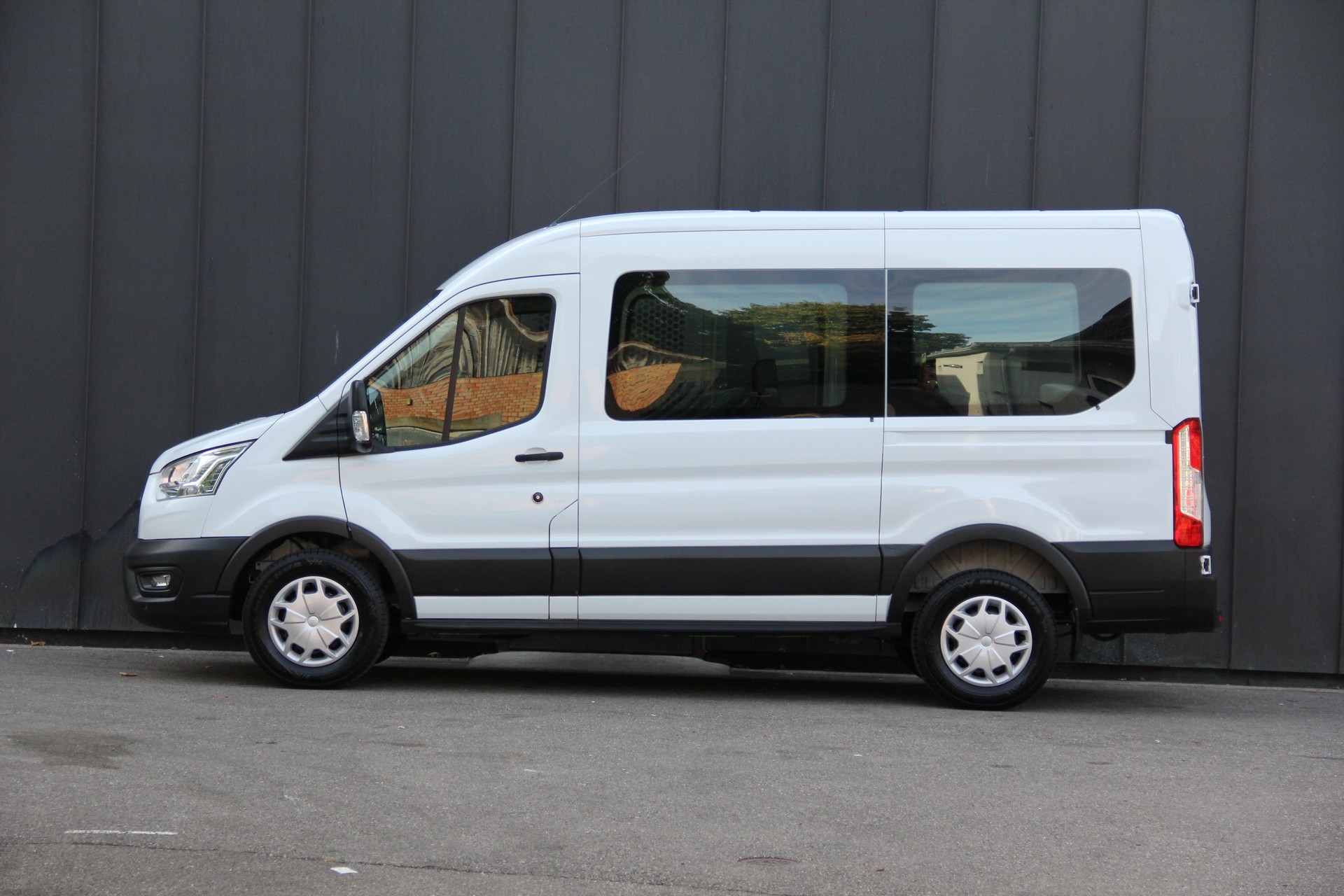 FORD Transit BUS **9-SITZE** SCHULBUS **ROLLSTUHL-GURT**-image-3