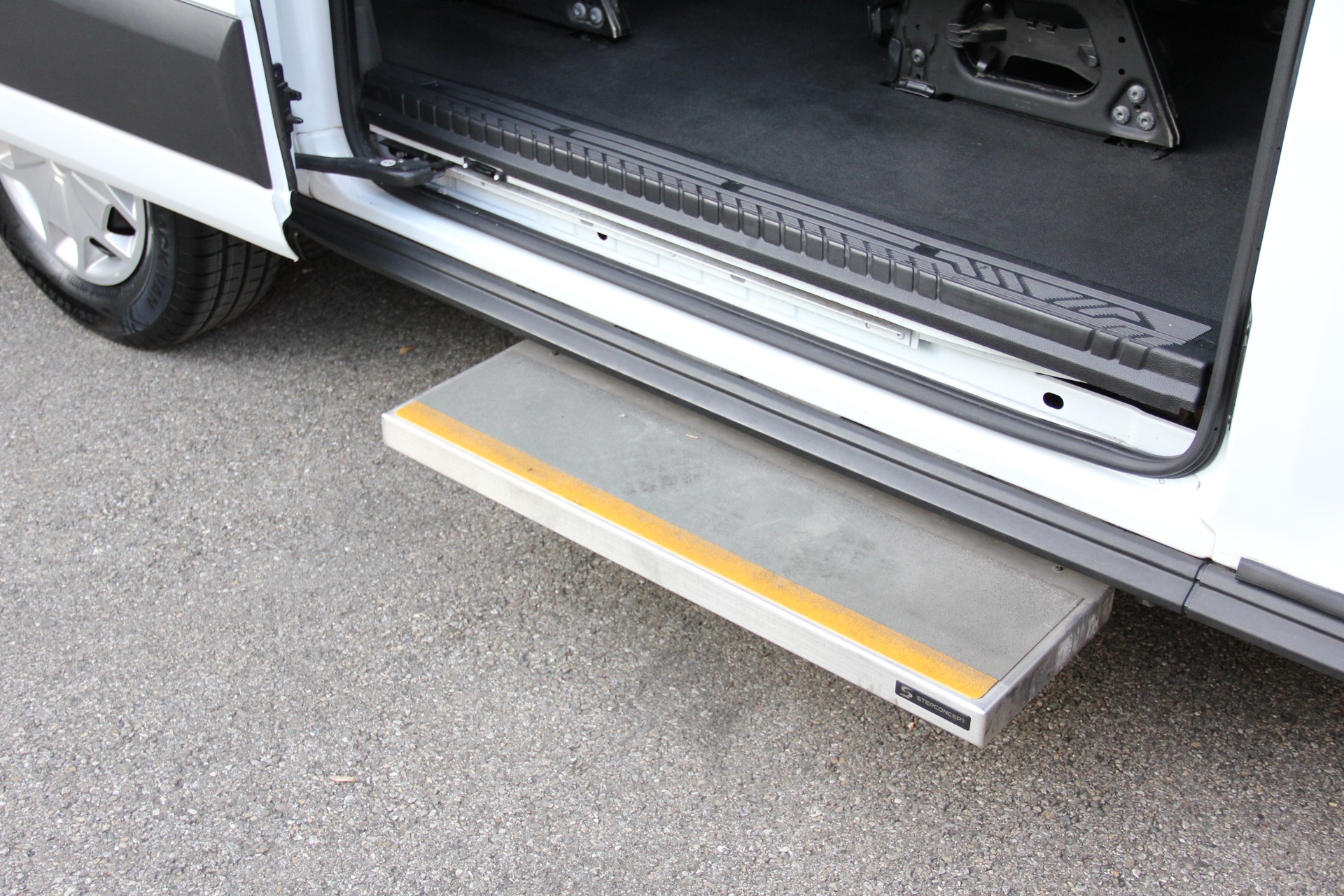 FORD Transit BUS **9-SITZE** SCHULBUS **ROLLSTUHL-GURT**-image-10