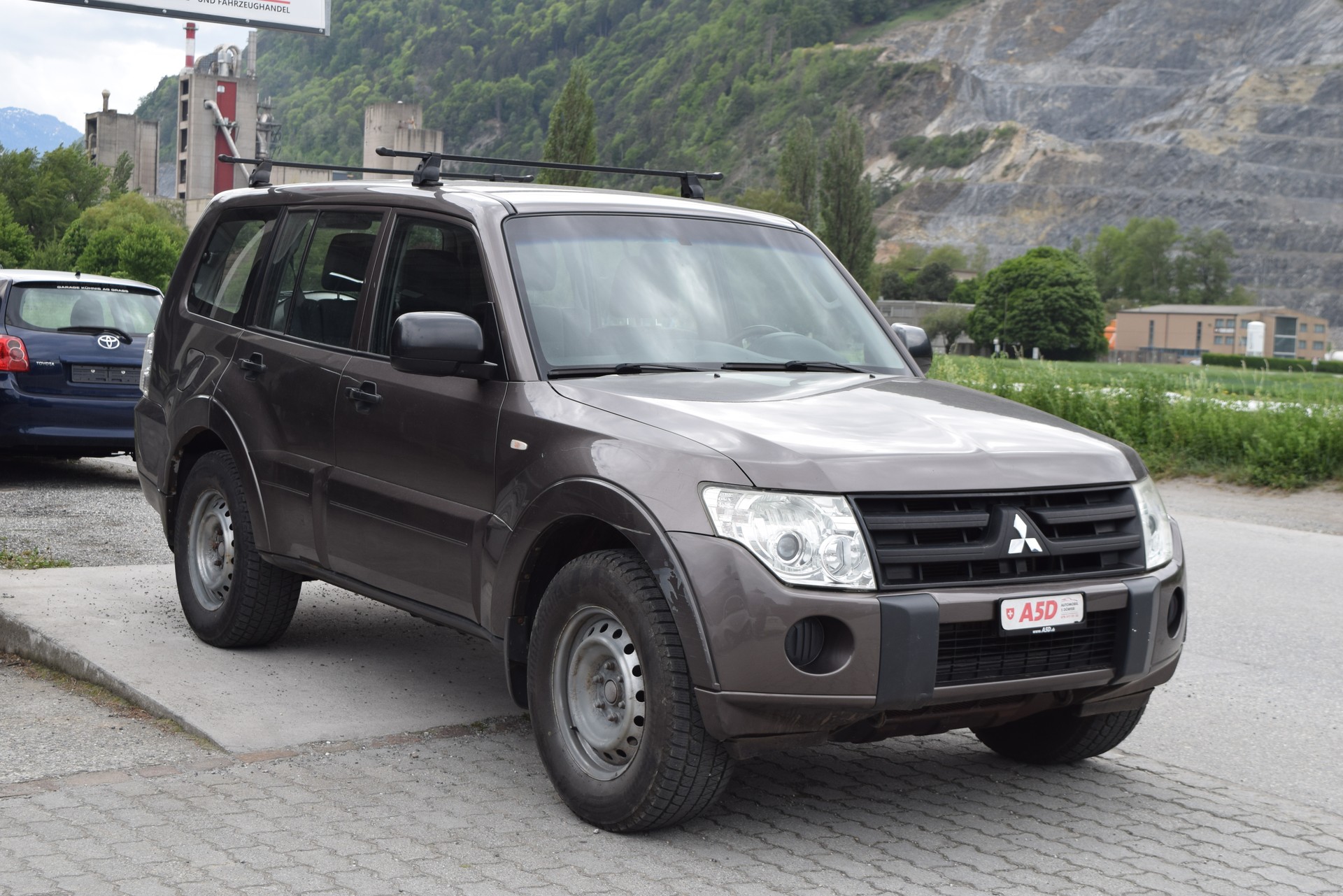 MITSUBISHI Pajero 3.2 DI-D Swiss Professional