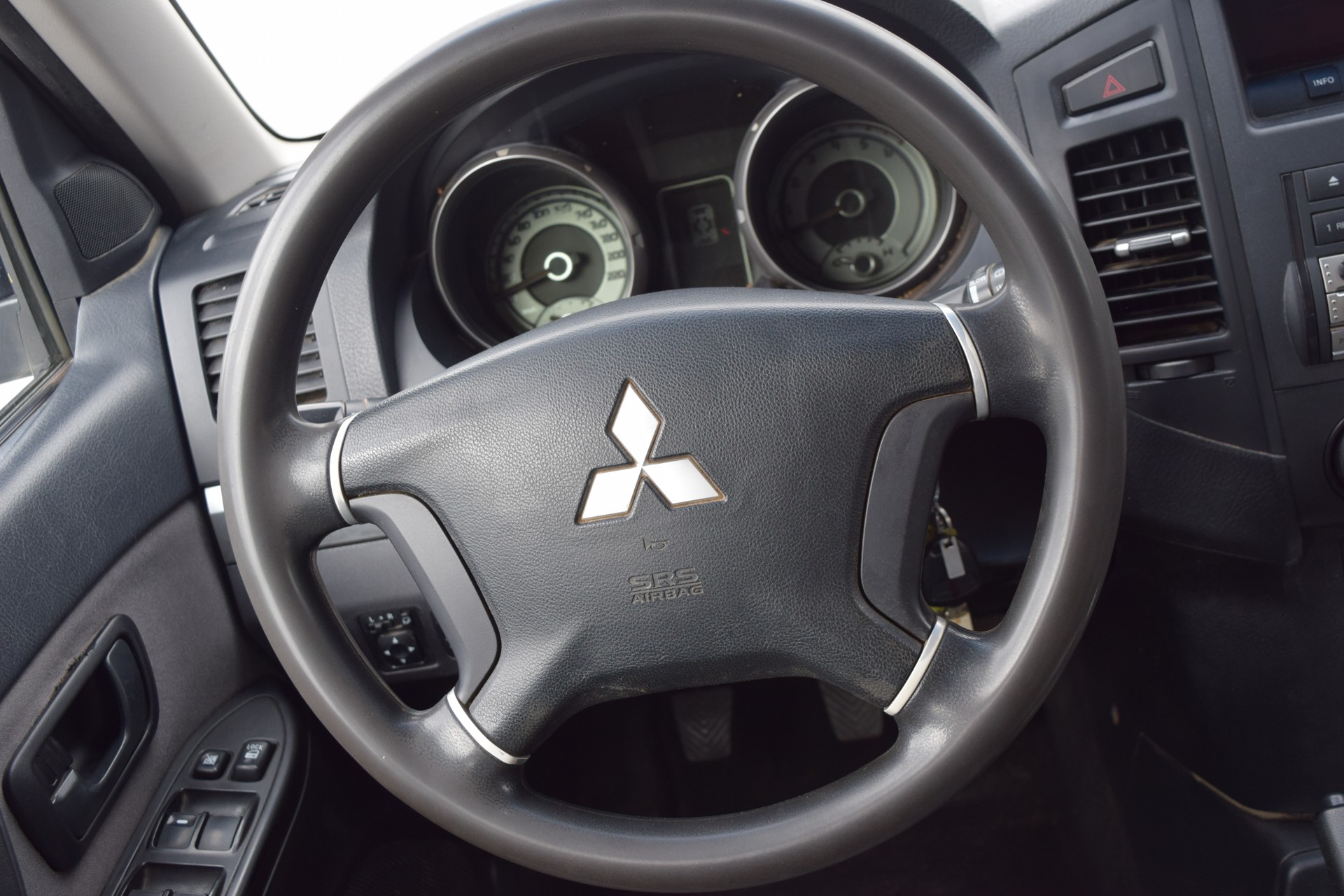 MITSUBISHI Pajero 3.2 DI-D Swiss Professional-image-13