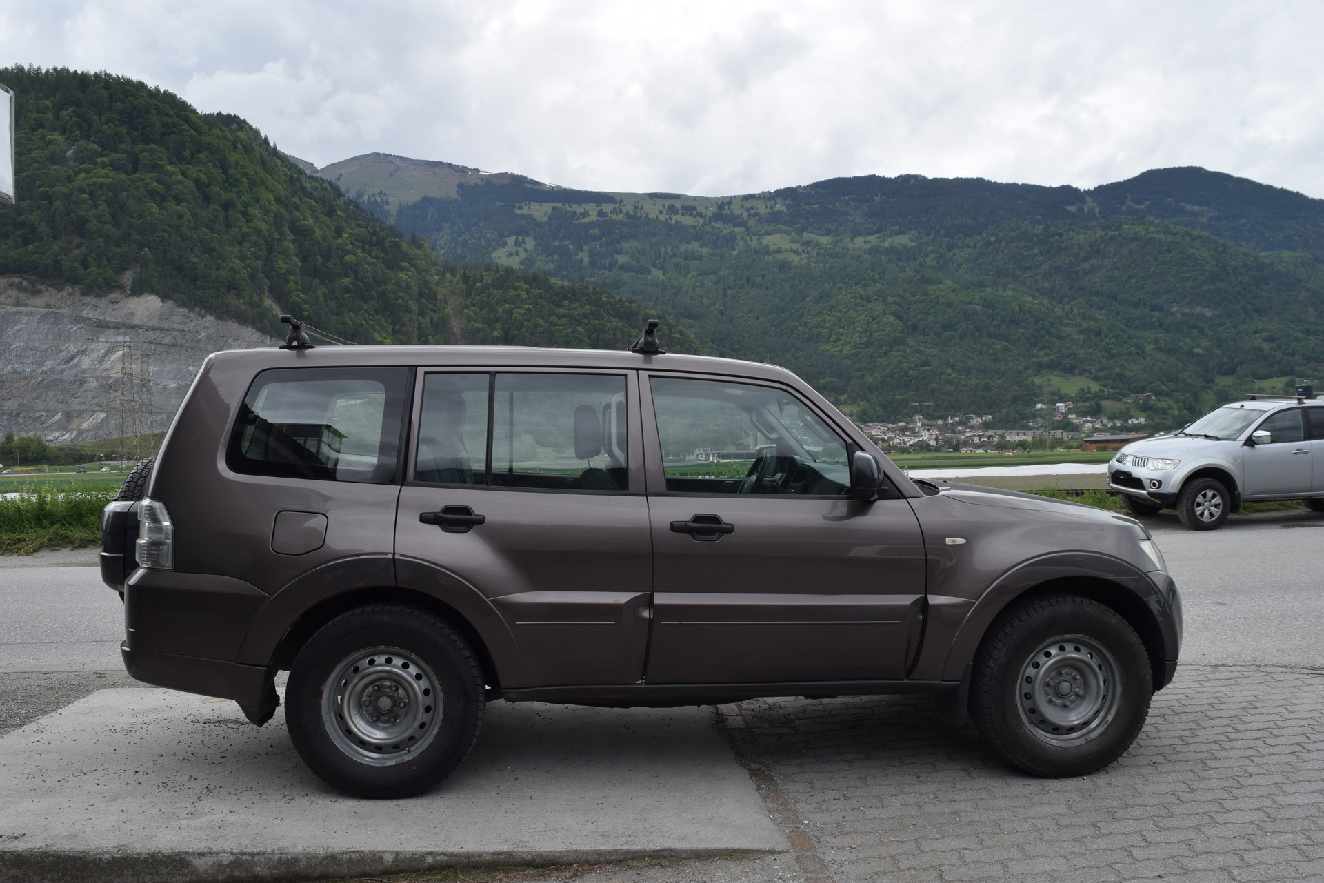 MITSUBISHI Pajero 3.2 DI-D Swiss Professional-image-8