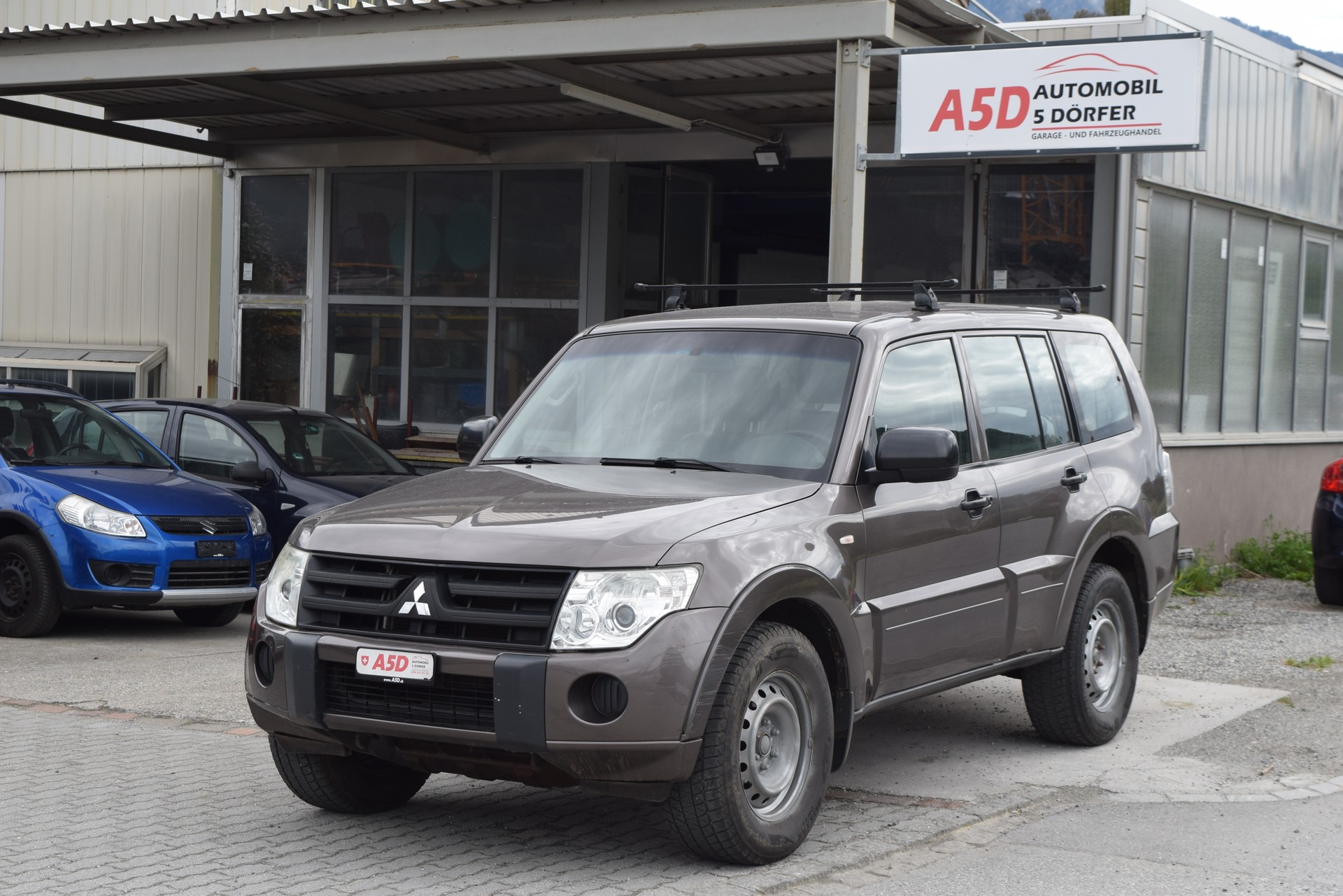 MITSUBISHI Pajero 3.2 DI-D Swiss Professional-showroom-element-2