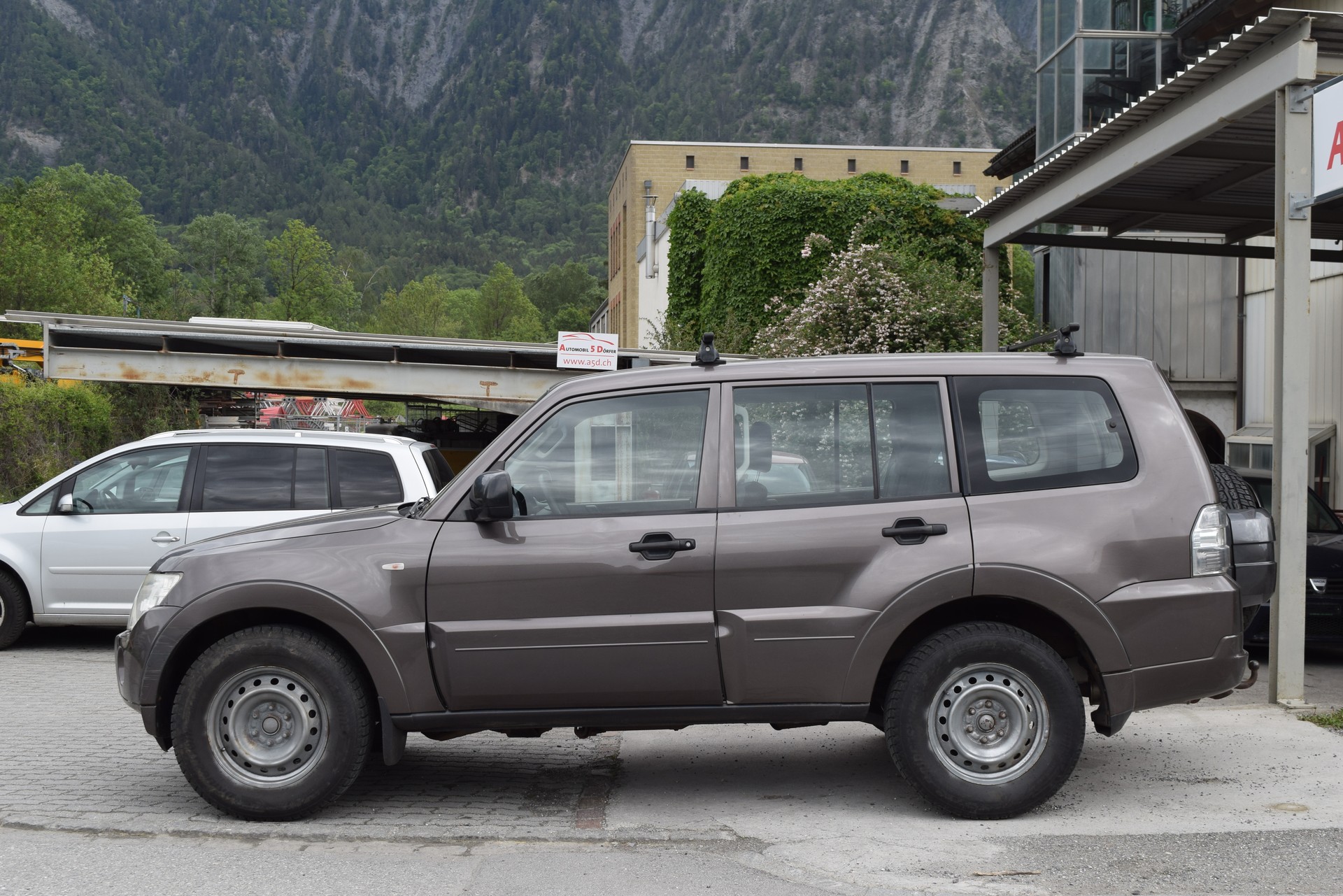 MITSUBISHI Pajero 3.2 DI-D Swiss Professional-showroom-element-3