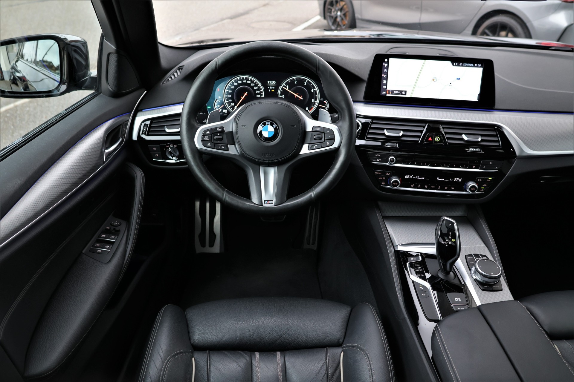 BMW 520d xDrive Touring Luxury Line Steptronic-image-8
