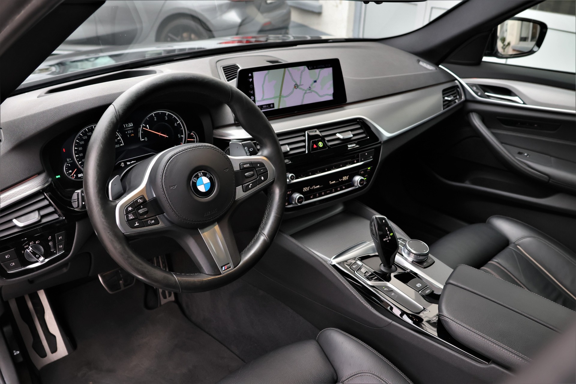 BMW 520d xDrive Touring Luxury Line Steptronic-image-5