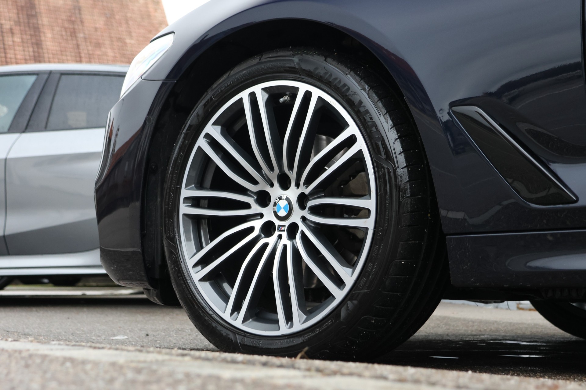 BMW 520d xDrive Touring Luxury Line Steptronic-showroom-element-3