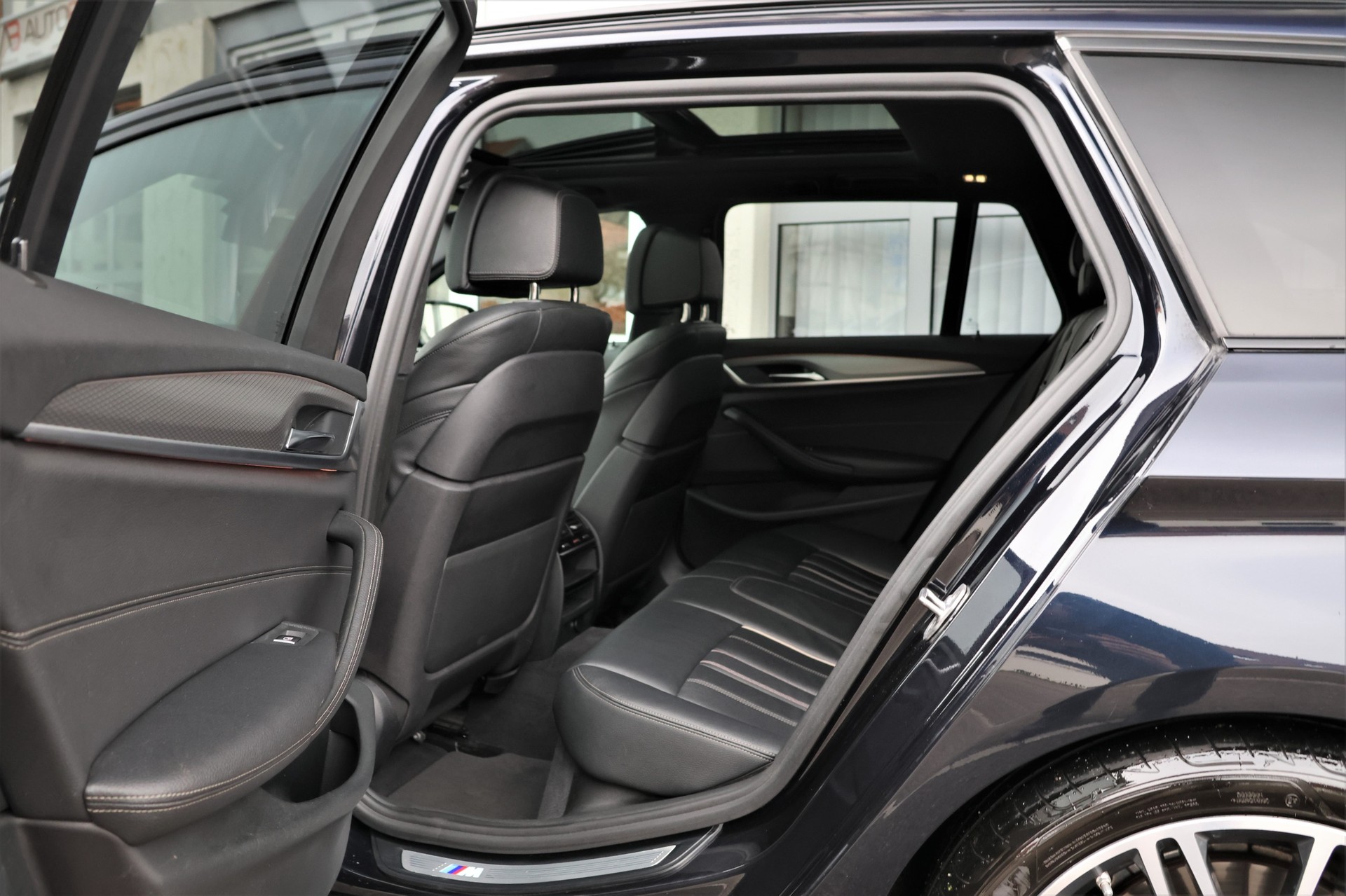 BMW 520d xDrive Touring Luxury Line Steptronic-image-7