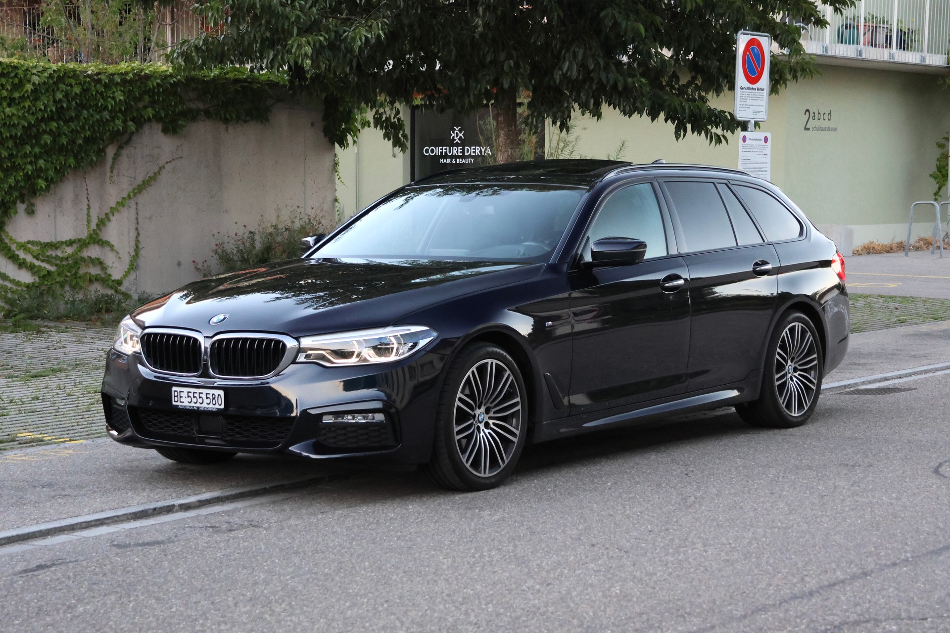 BMW 520d xDrive Touring Luxury Line Steptronic-showroom-element-2