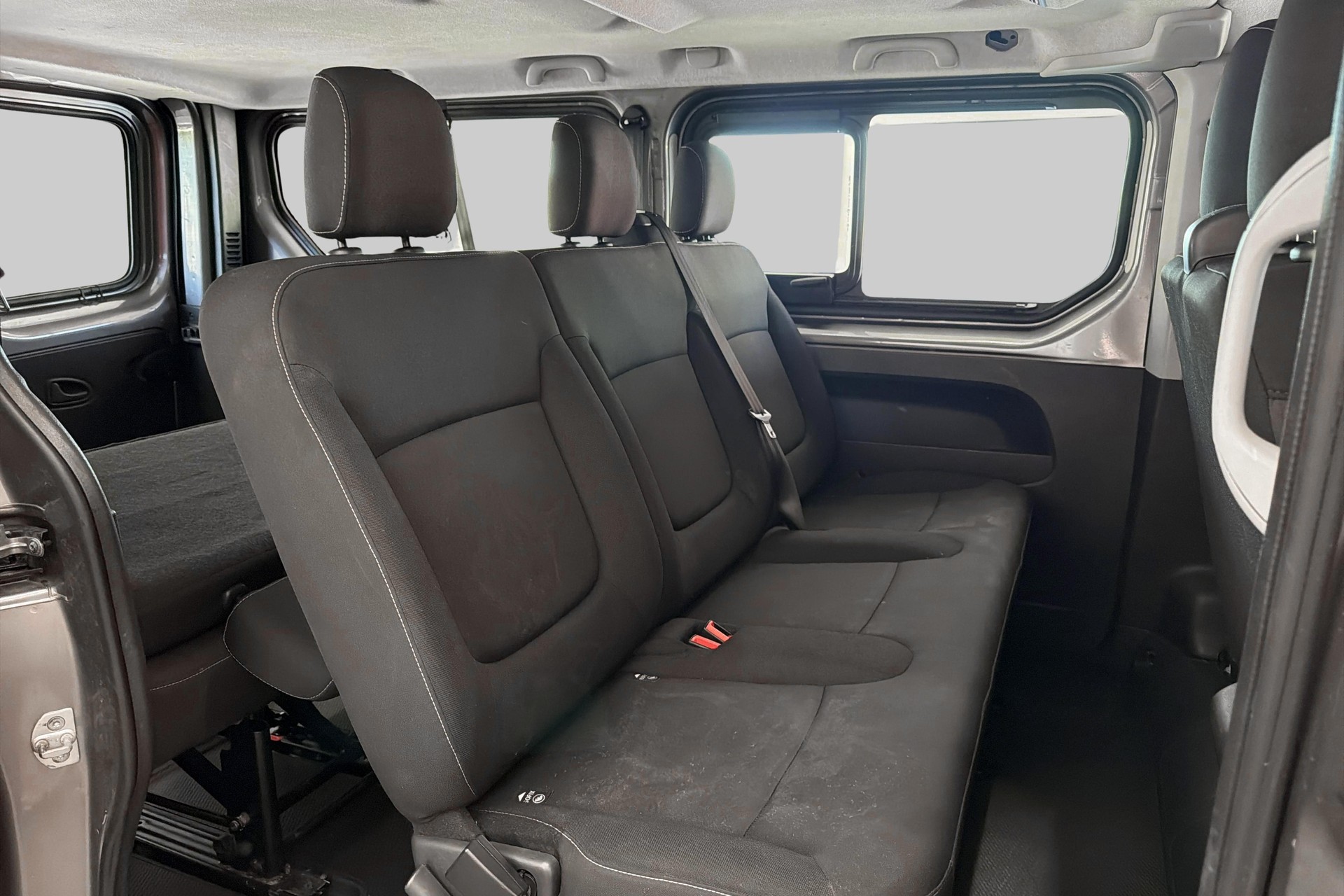 RENAULT Trafic ENERGY dCi 125 Grand Passenger Authentique-image-15