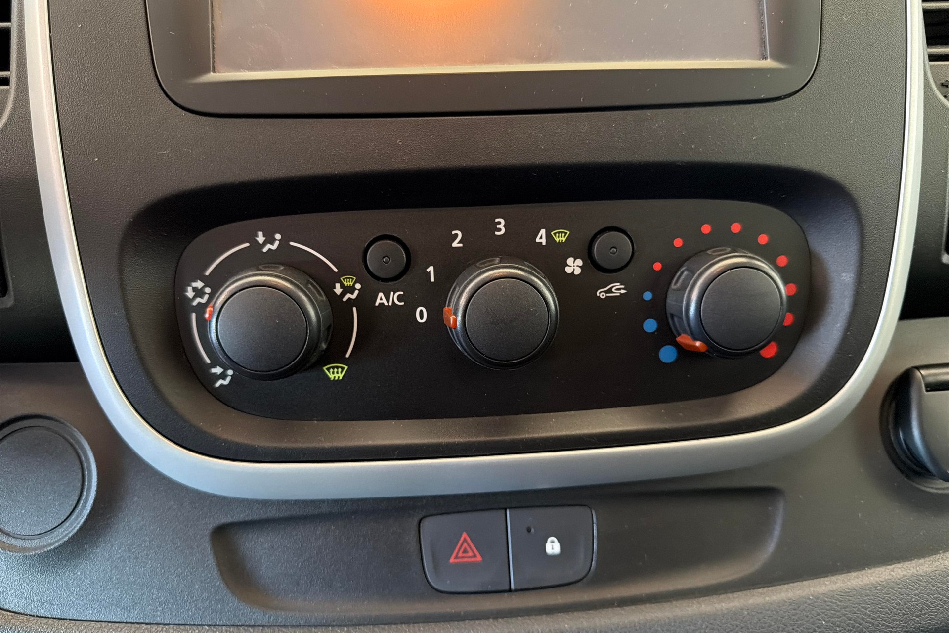 RENAULT Trafic ENERGY dCi 125 Grand Passenger Authentique-image-13