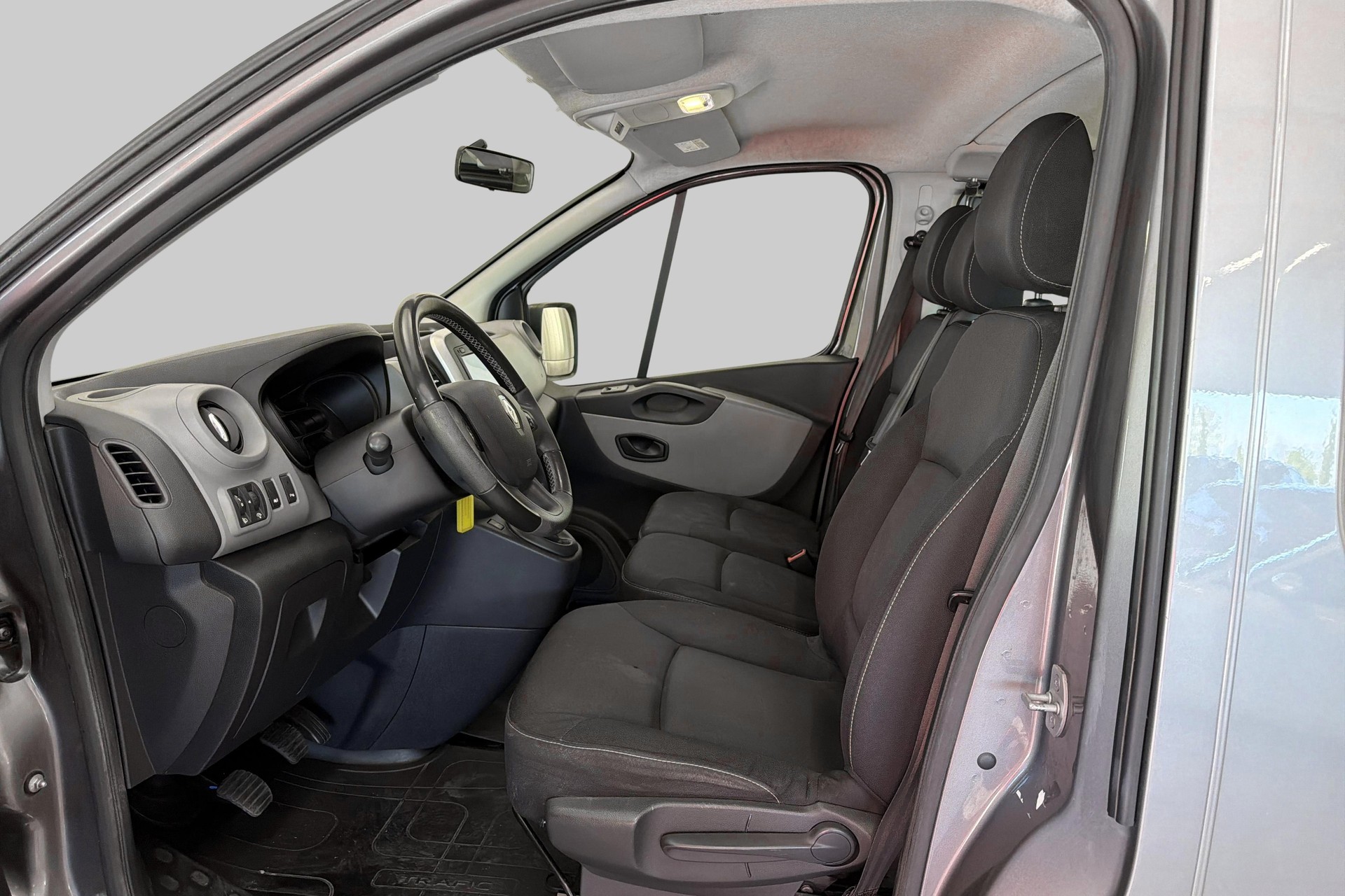 RENAULT Trafic ENERGY dCi 125 Grand Passenger Authentique-image-7