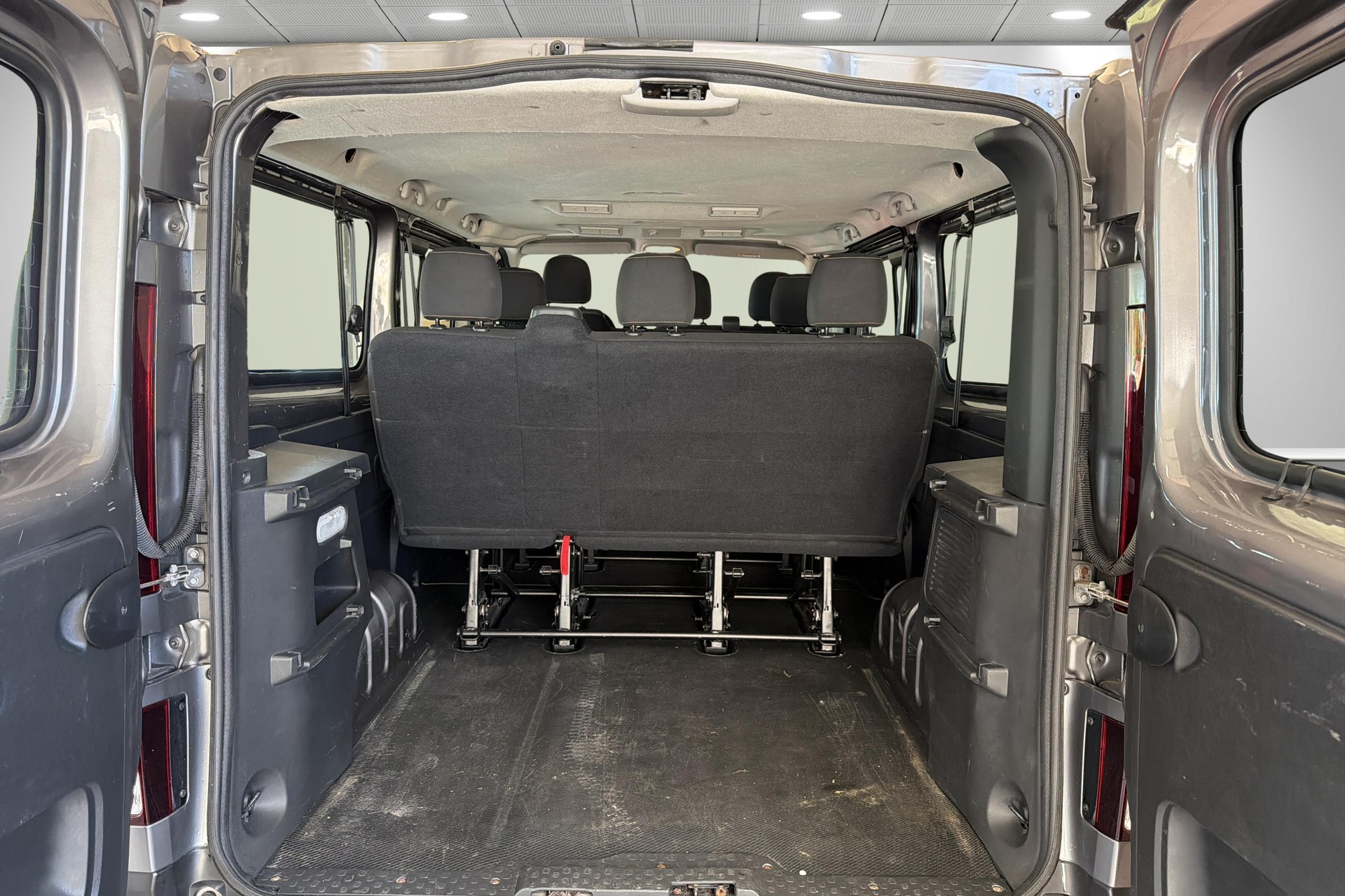 RENAULT Trafic ENERGY dCi 125 Grand Passenger Authentique-image-17