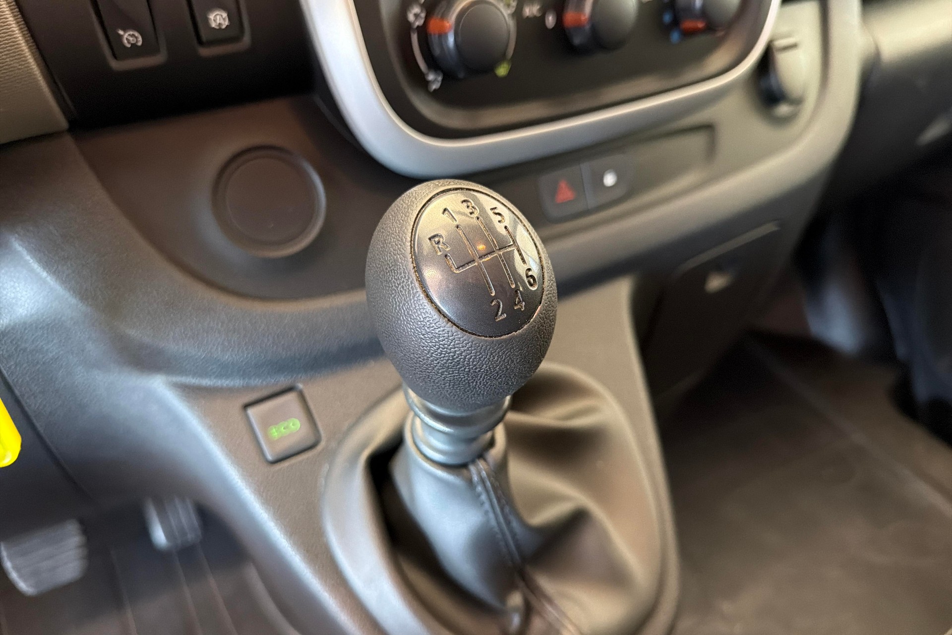 RENAULT Trafic ENERGY dCi 125 Grand Passenger Authentique-image-12