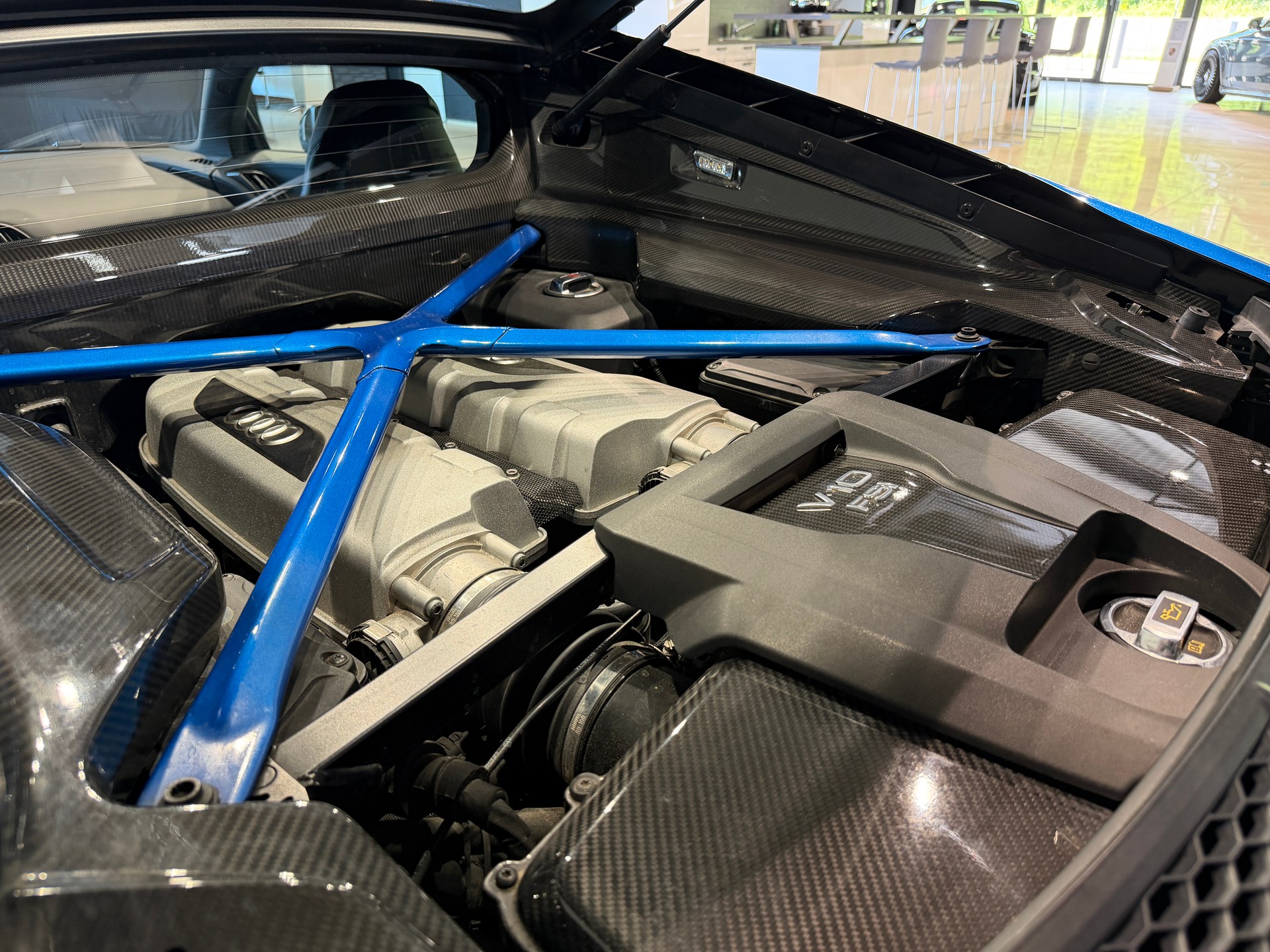 AUDI R8 Coupé 5.2 plus S-Tronic-image-19