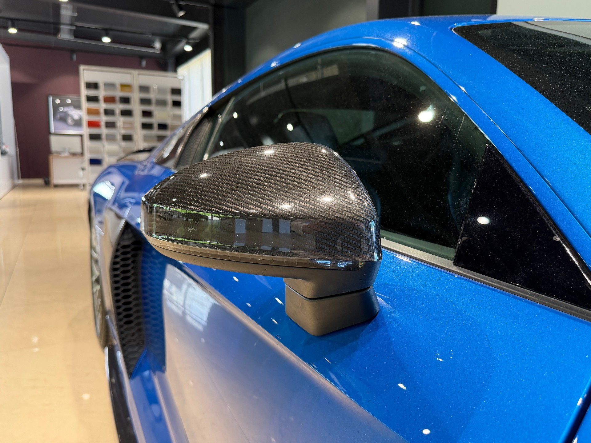 AUDI R8 Coupé 5.2 plus S-Tronic-image-17