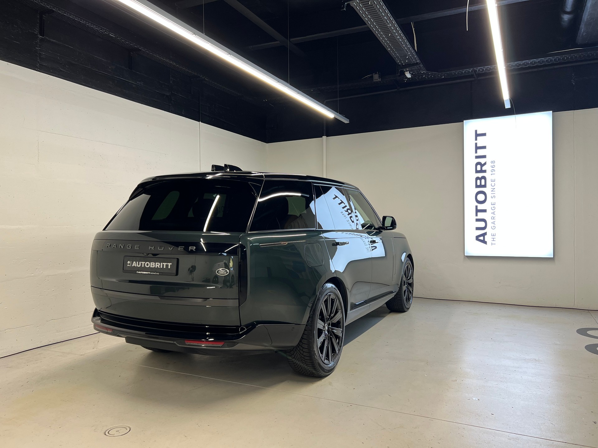 LAND ROVER Range Rover 3.0 D I6 350 HSE-showroom-element-1