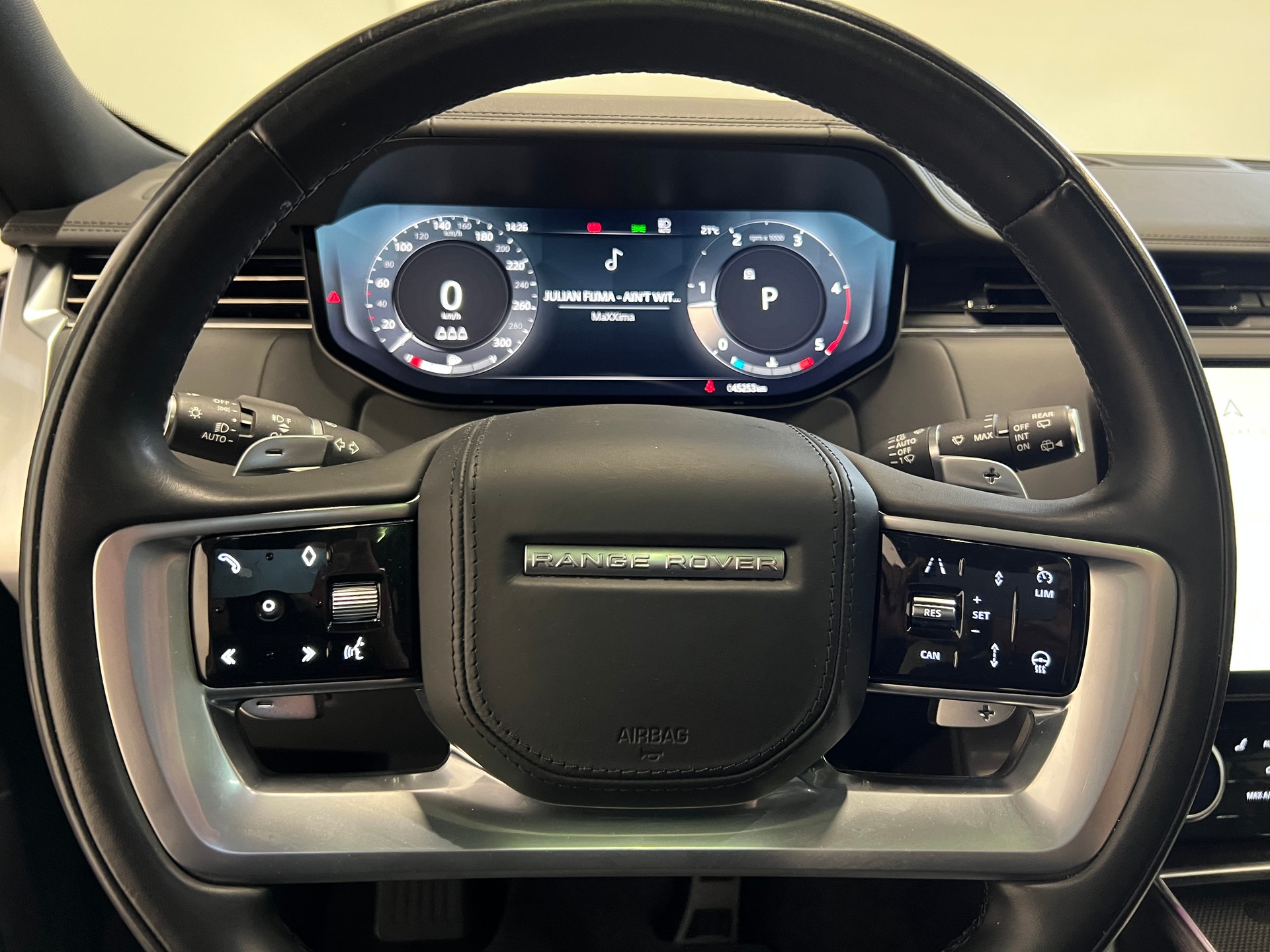 LAND ROVER Range Rover 3.0 D I6 350 HSE-showroom-element-3